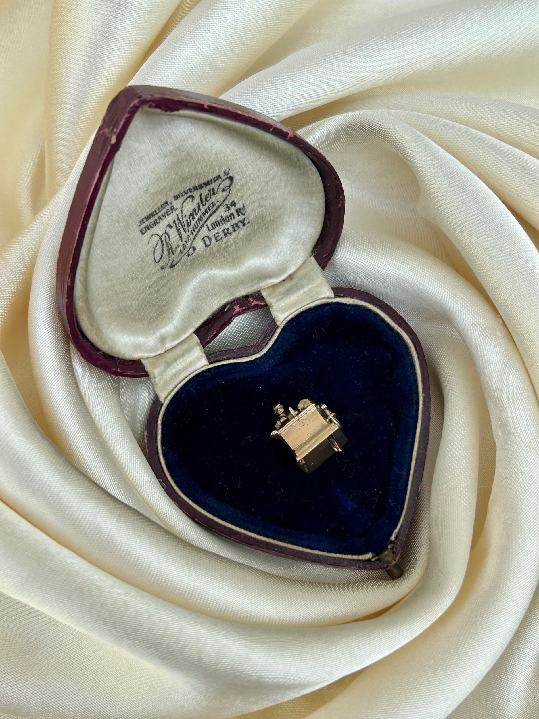 69A8A241-E6A0-44E7-883D-069A095DEB56