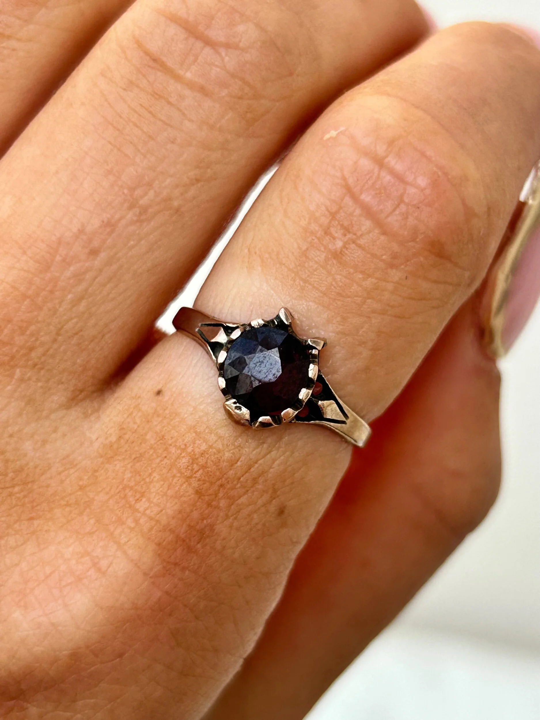 100B34E8-30AD-4C6F-99A4-1E50A302222A