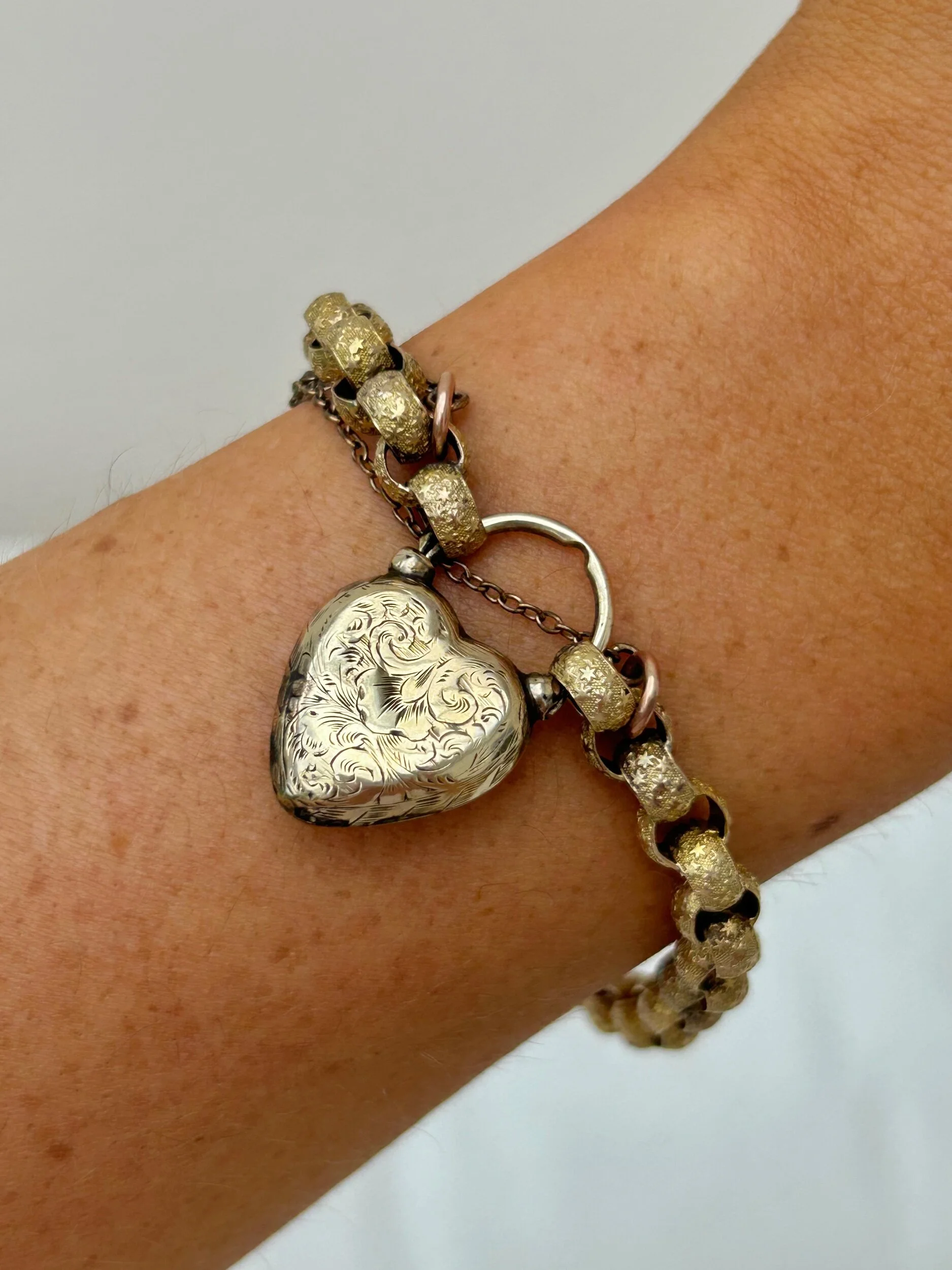 1BFA9ACD-8CF7-419E-A4A3-887229DFDD16