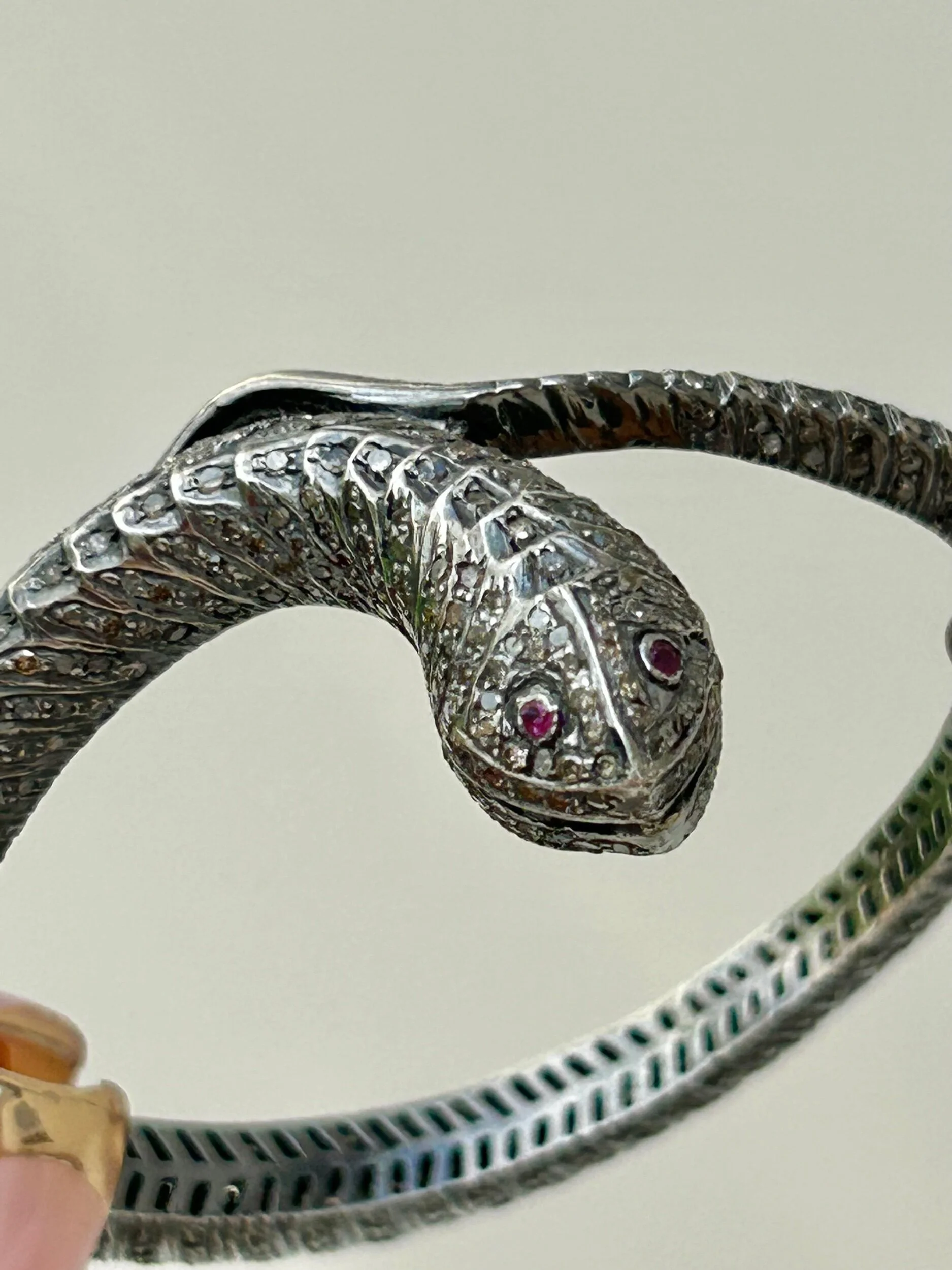 4E9CC2E1-27D6-4BBC-A57C-5E4D6D3C78AE