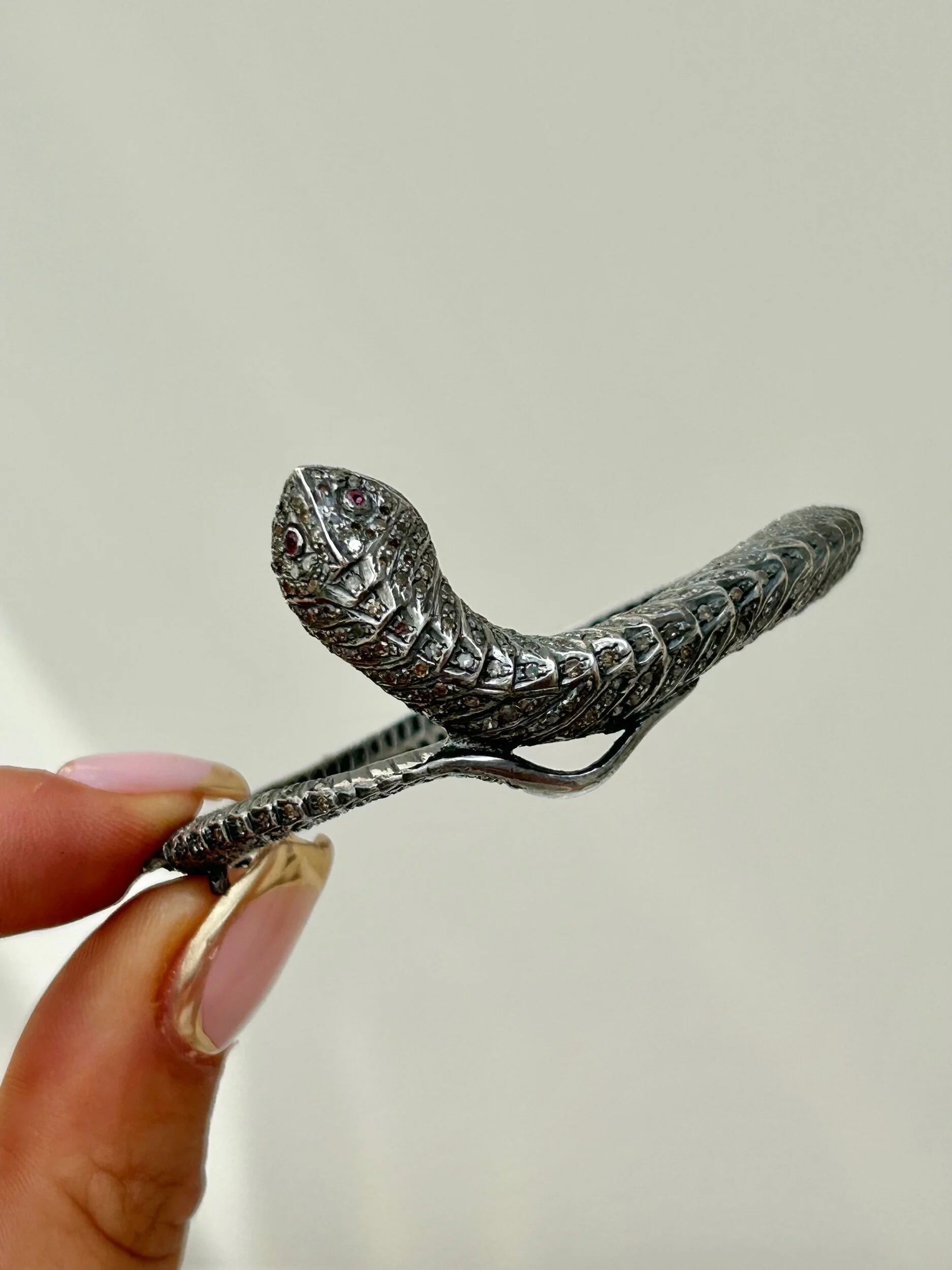 745EBD50-C26E-404F-B31B-C069AAAB3DC6