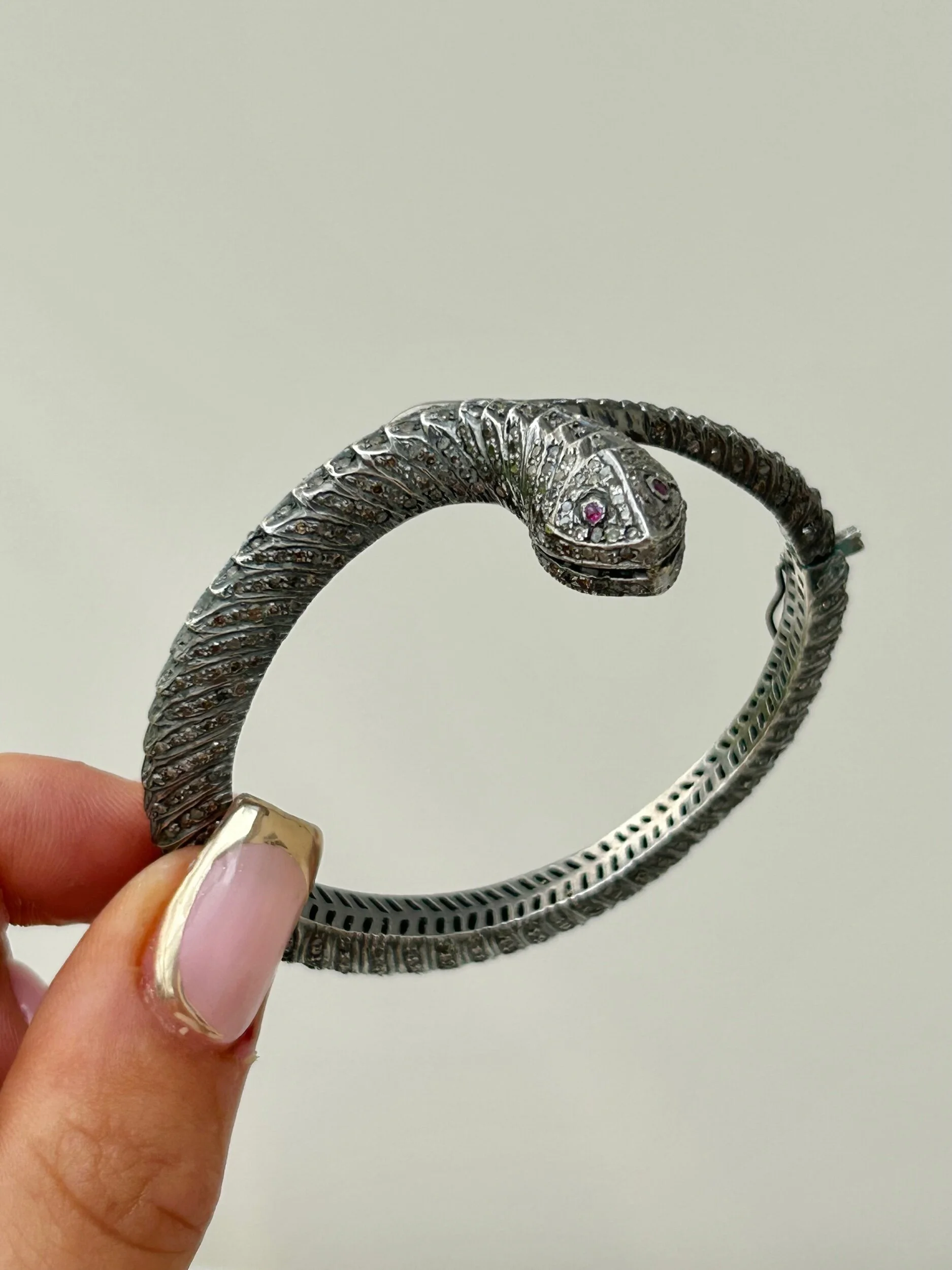 E981CE28-7D05-4369-A059-682CB54F9B66