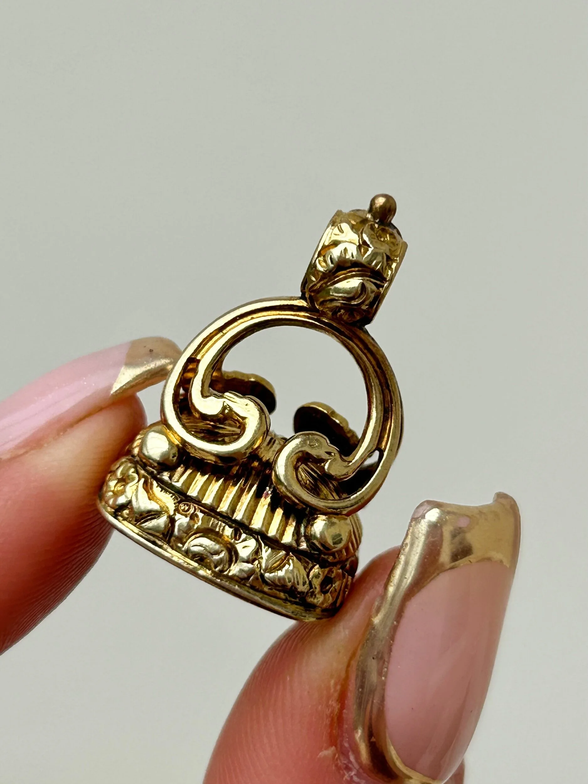 AAD04E50-D166-4B6F-8610-EFA8FB1D0DBC