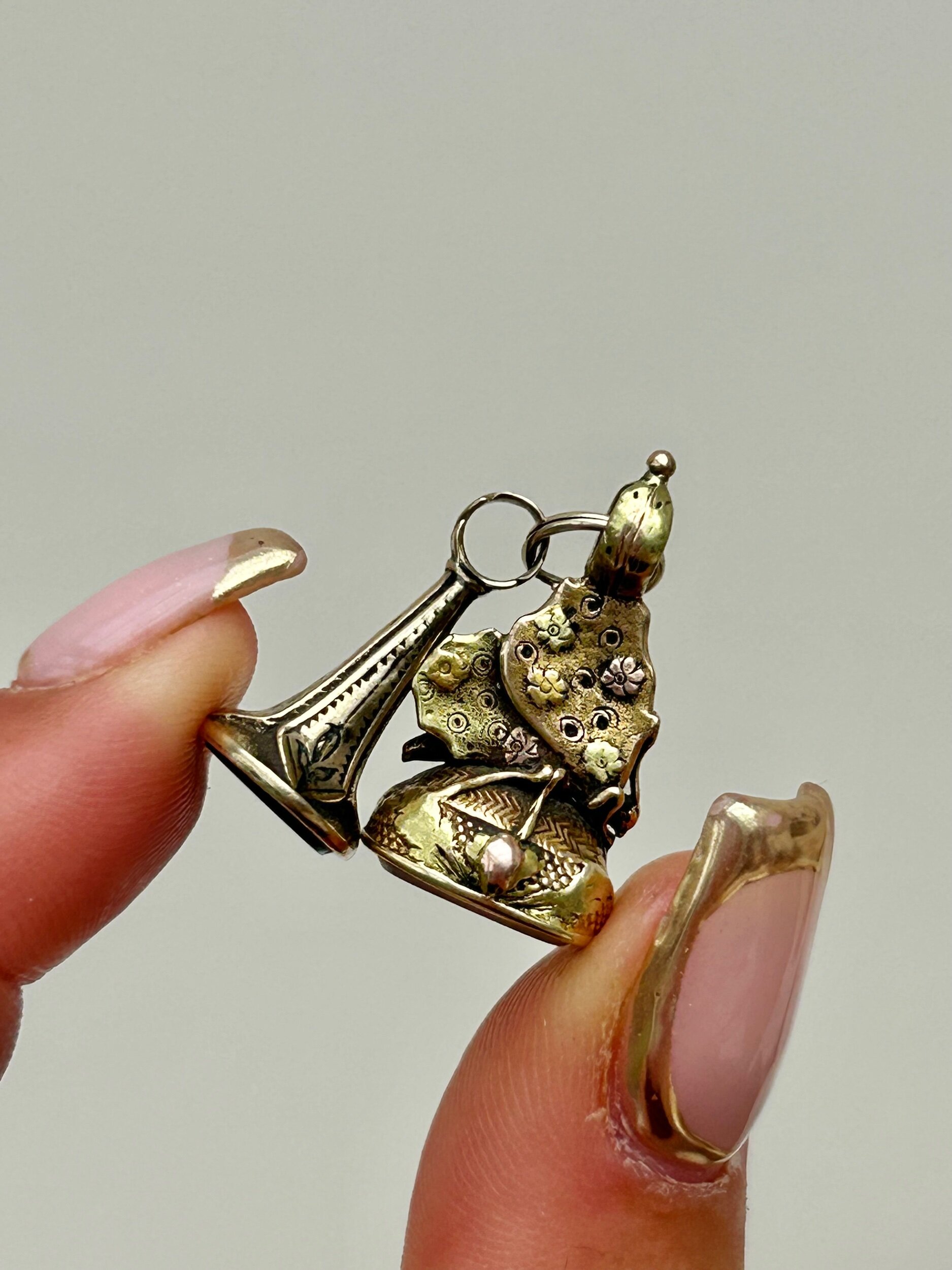 EBD9AAE3-16A9-44DF-811C-EDB8BF267722