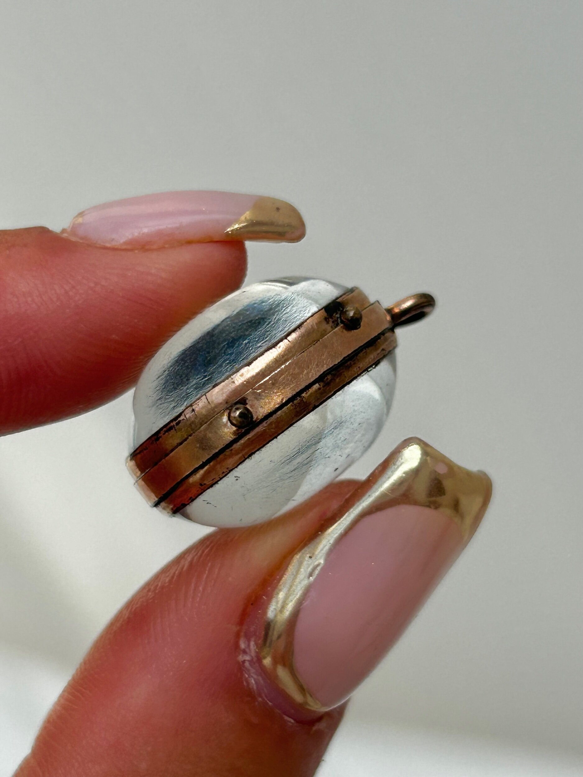 2D056313-068E-4B7C-95B2-8513AF739573