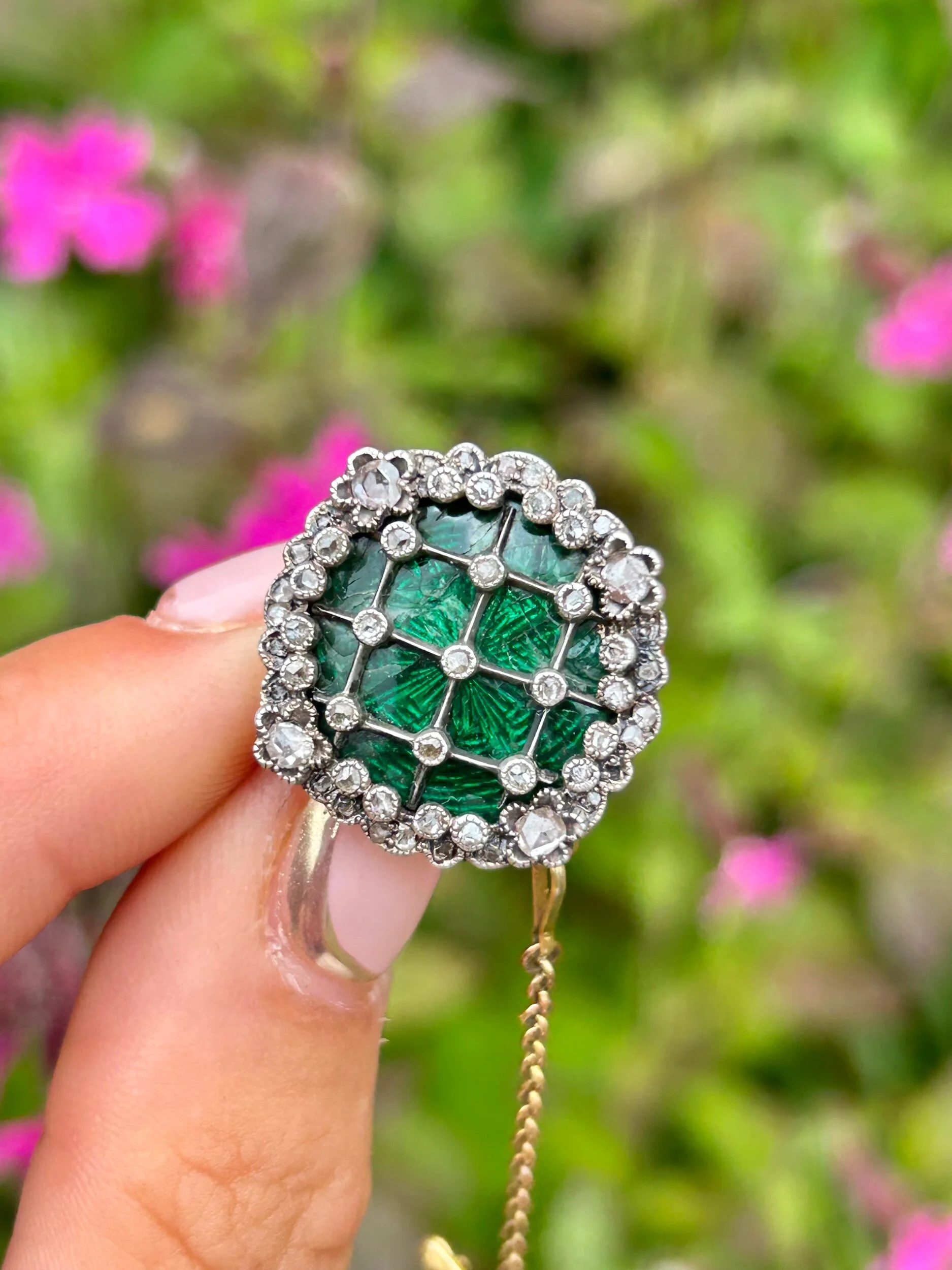 DB7E7E04-7871-403D-B216-2F4BB2107574