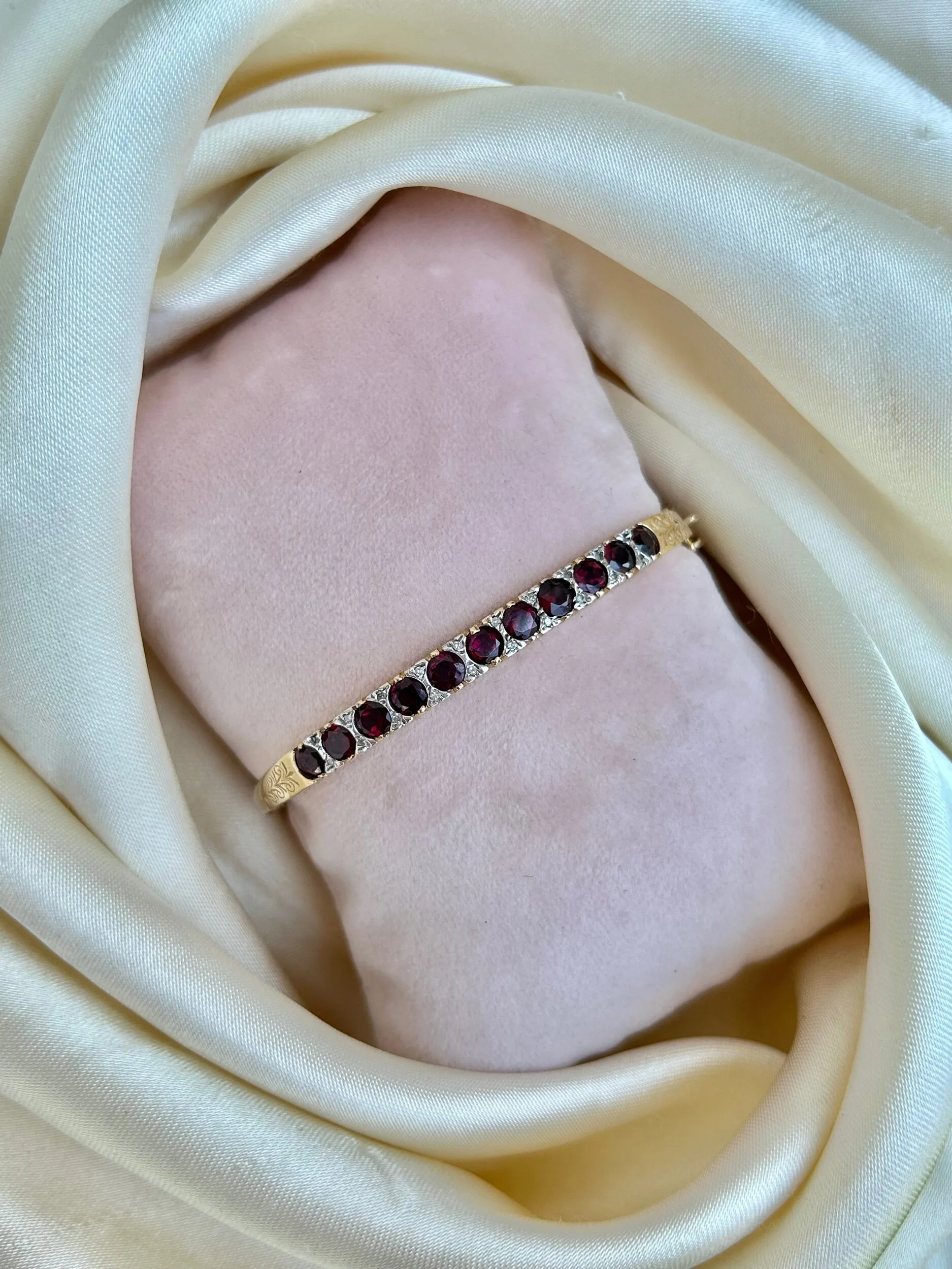 1E6EED72-FE8D-45C5-B592-814F4A079104