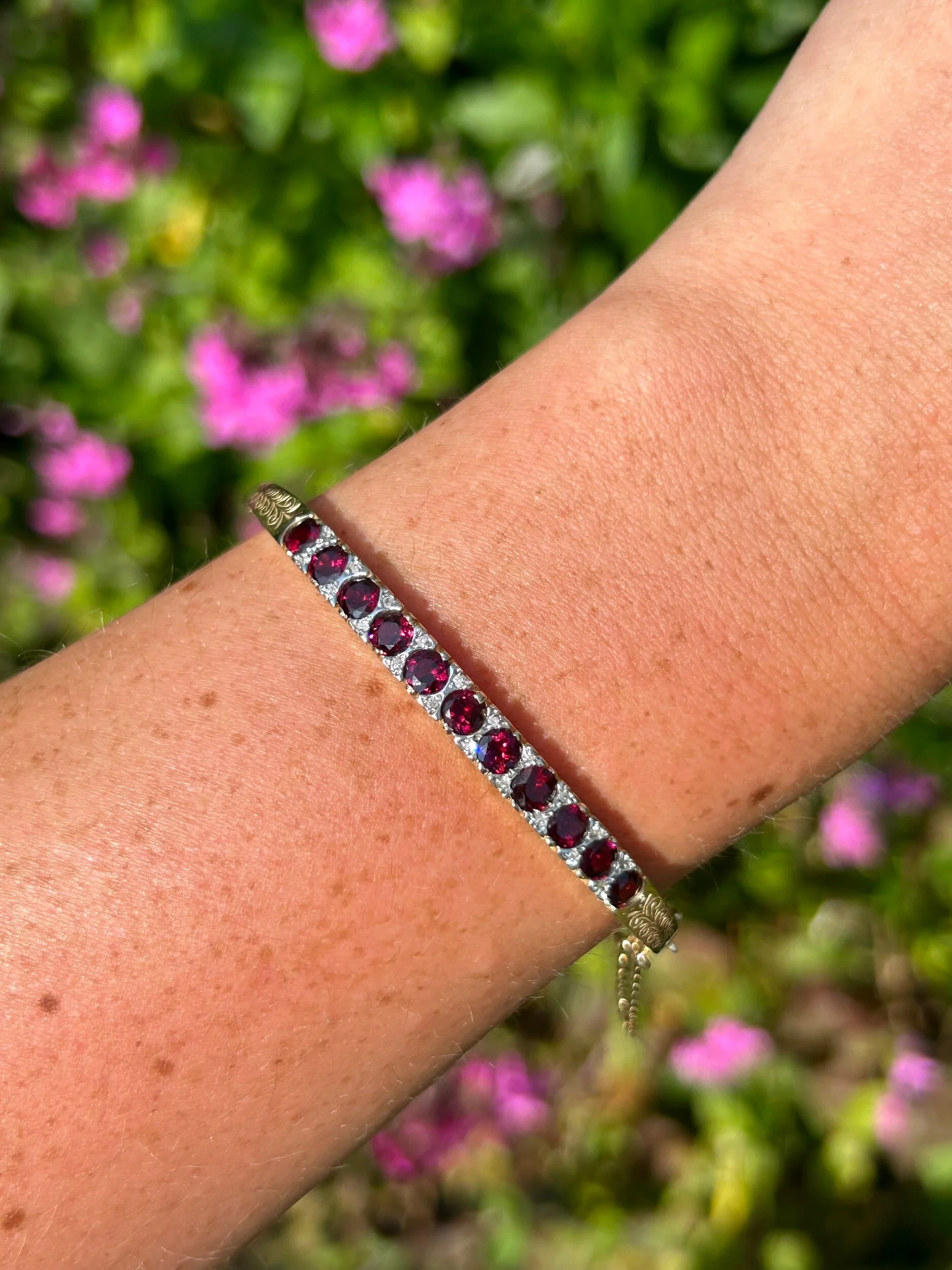 77653992-C154-4EC5-B554-88AC32248212