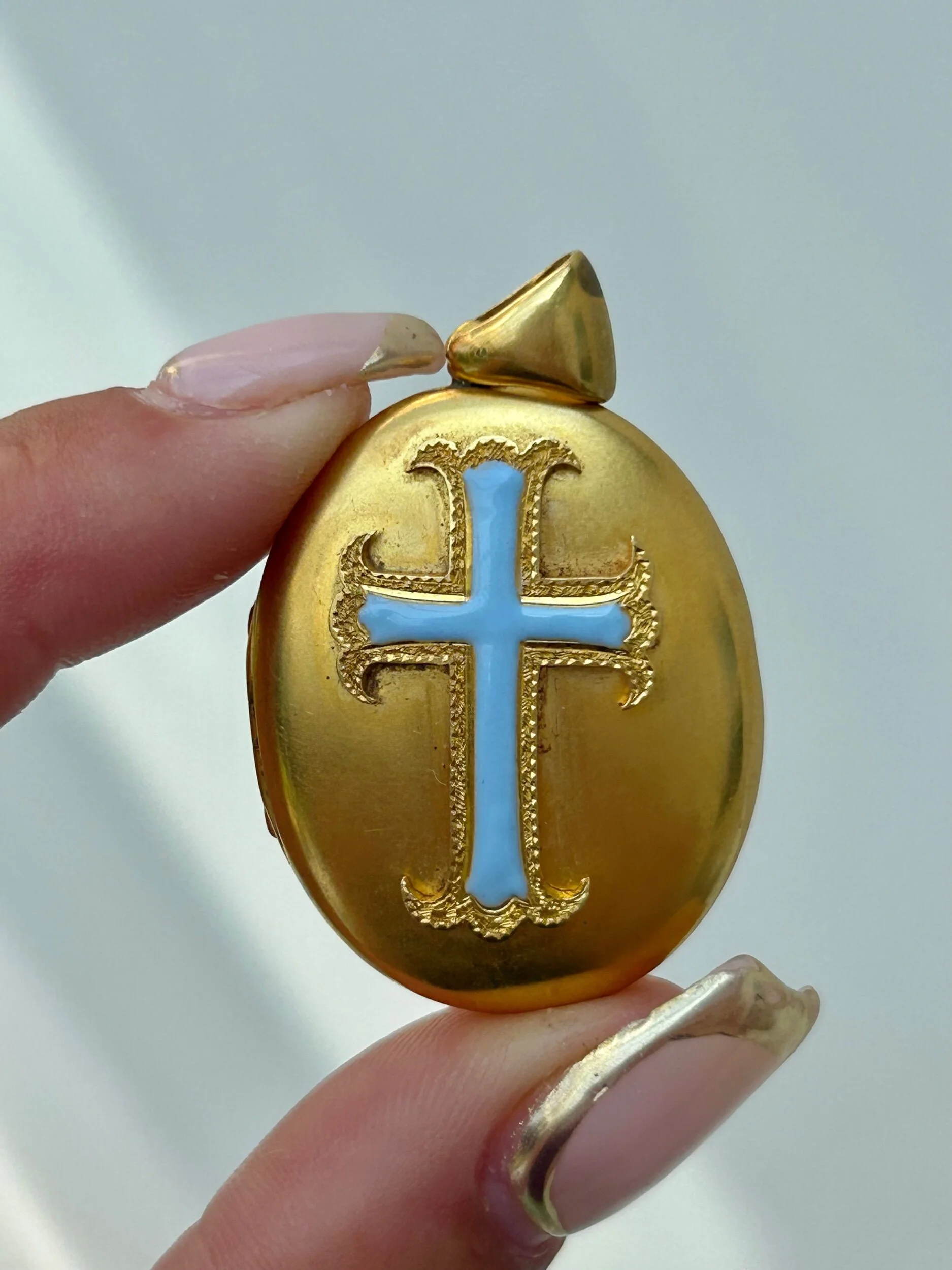 15D81ACB-7F0B-4800-900F-A98D68DF25EC