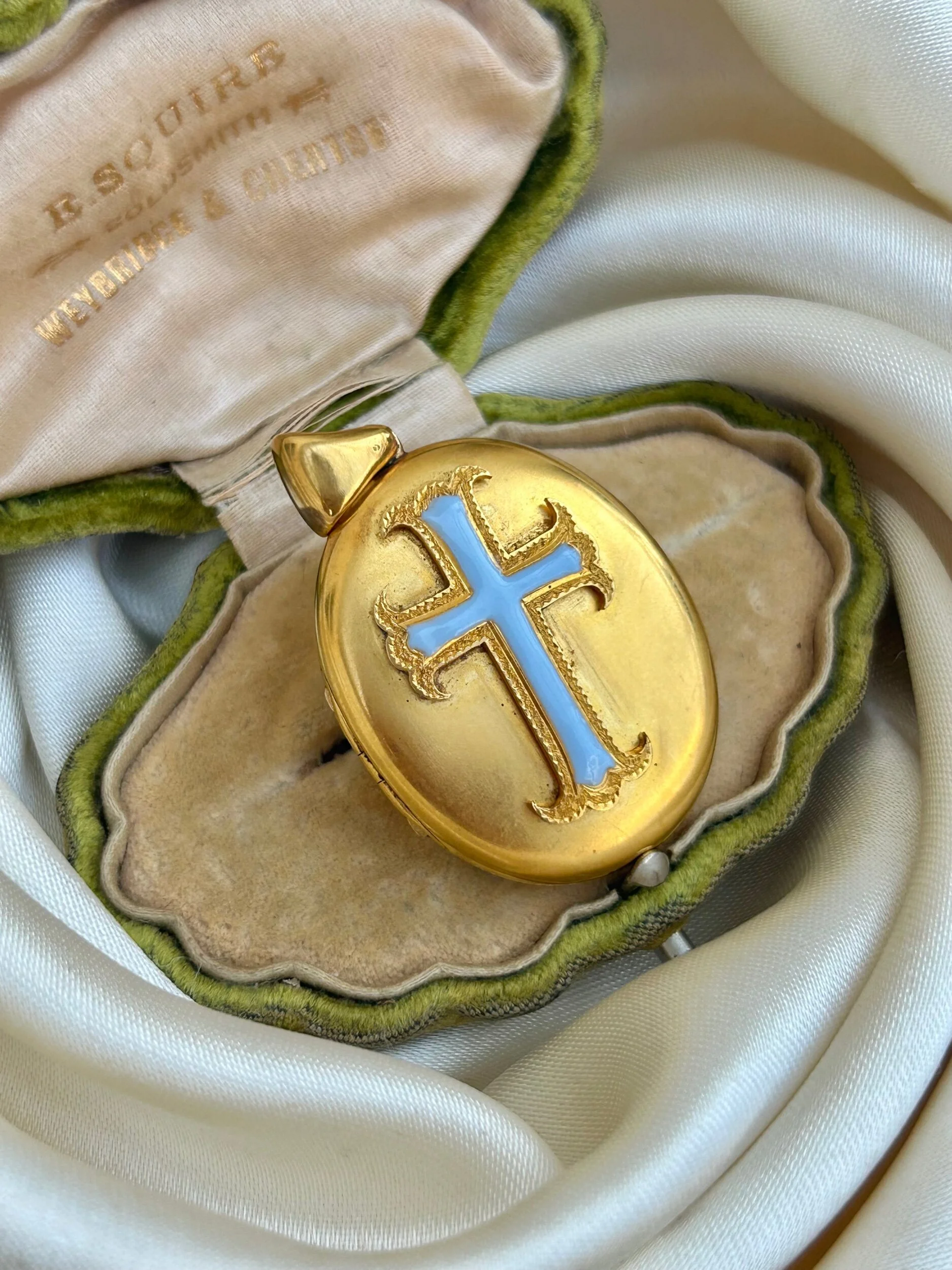 6A6CC59D-5C94-4E38-BCFD-3E95C1A5FE5E