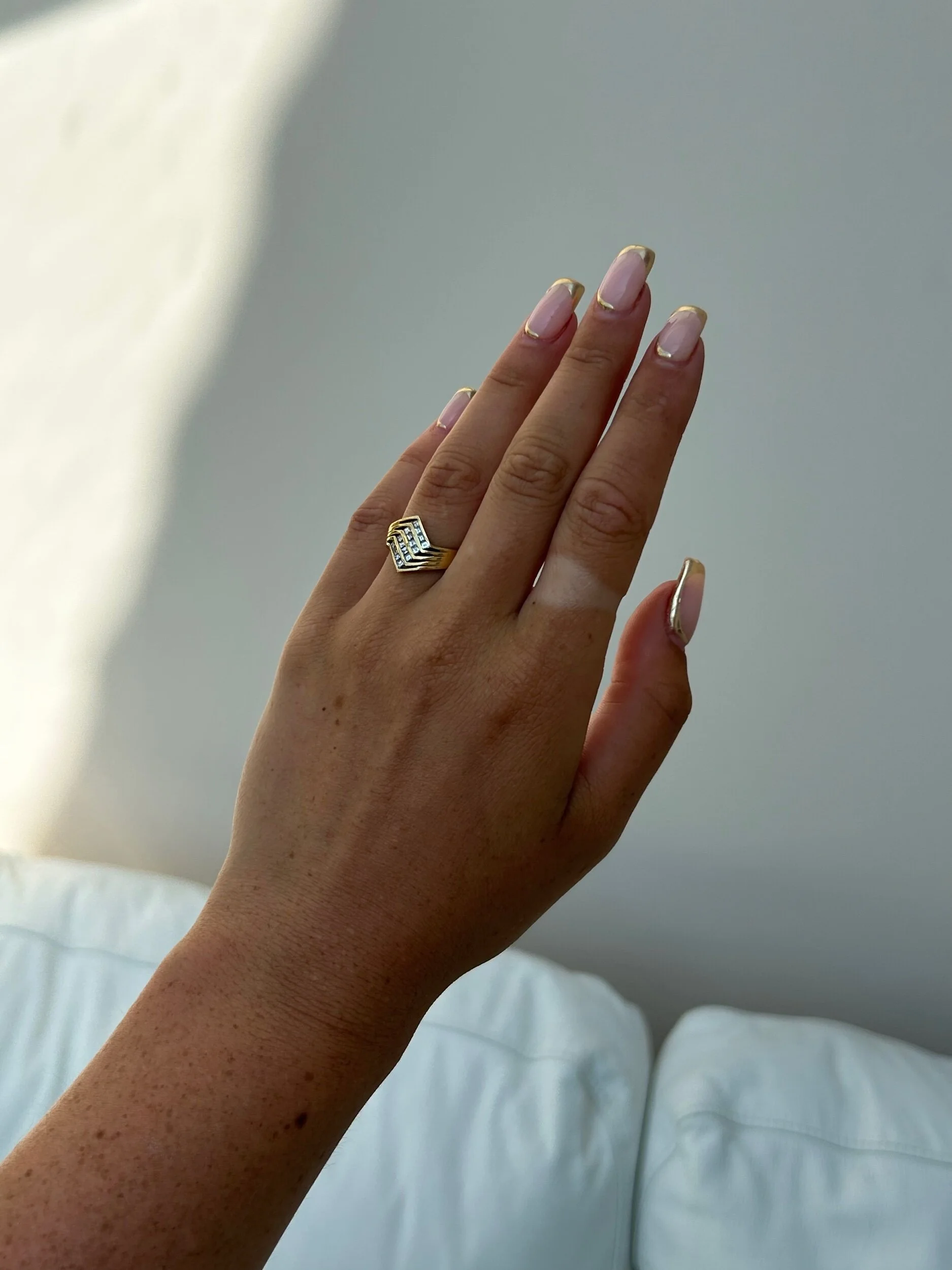 DECC8433-47D5-4B4D-8B4D-2D6705BBF898