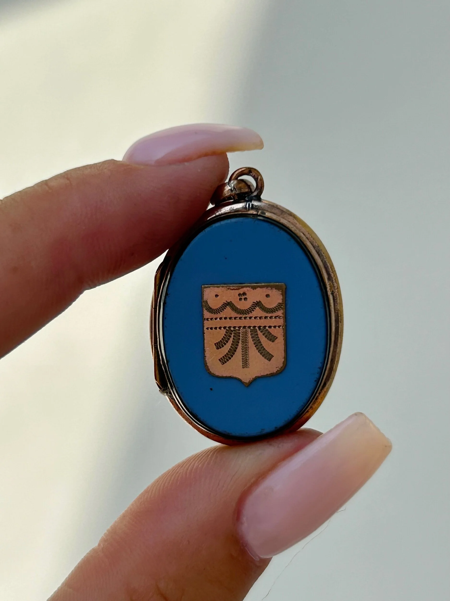 CA3F86EE-0A8D-4D9C-A7A6-9BAC79D2553A