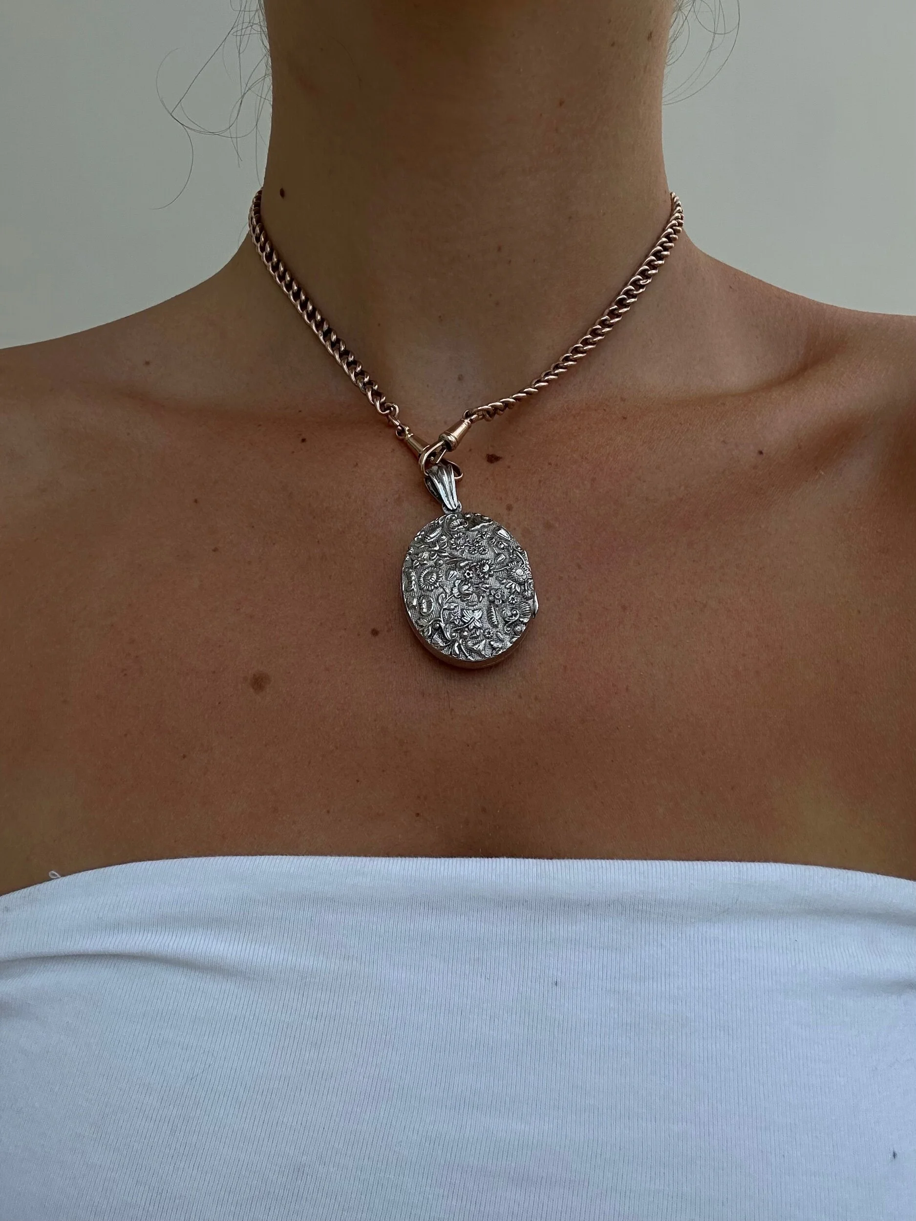 60152854-48F9-4C0C-94B6-797960F9D6E1