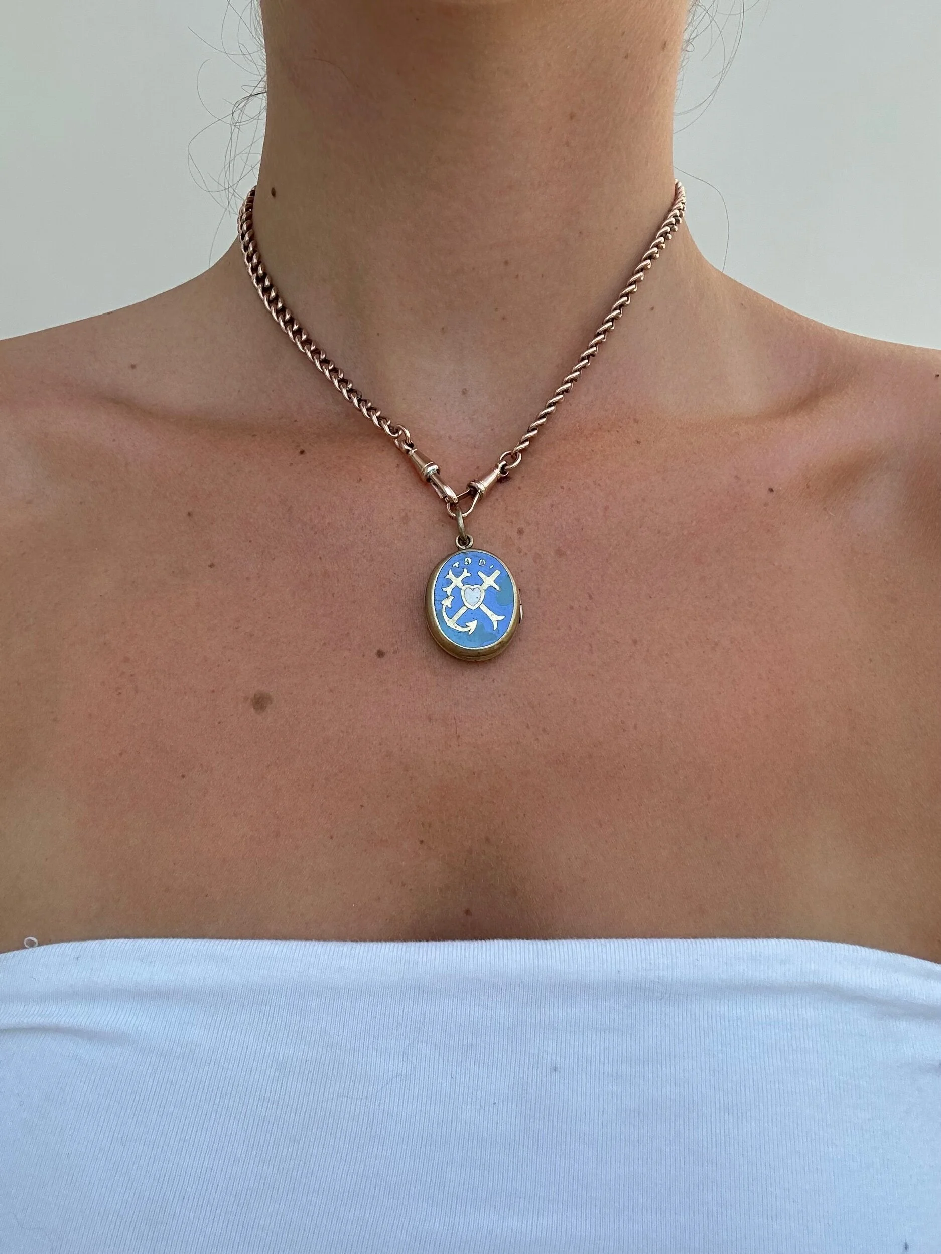 7D77664F-E139-4A32-B98E-B53B6C345058