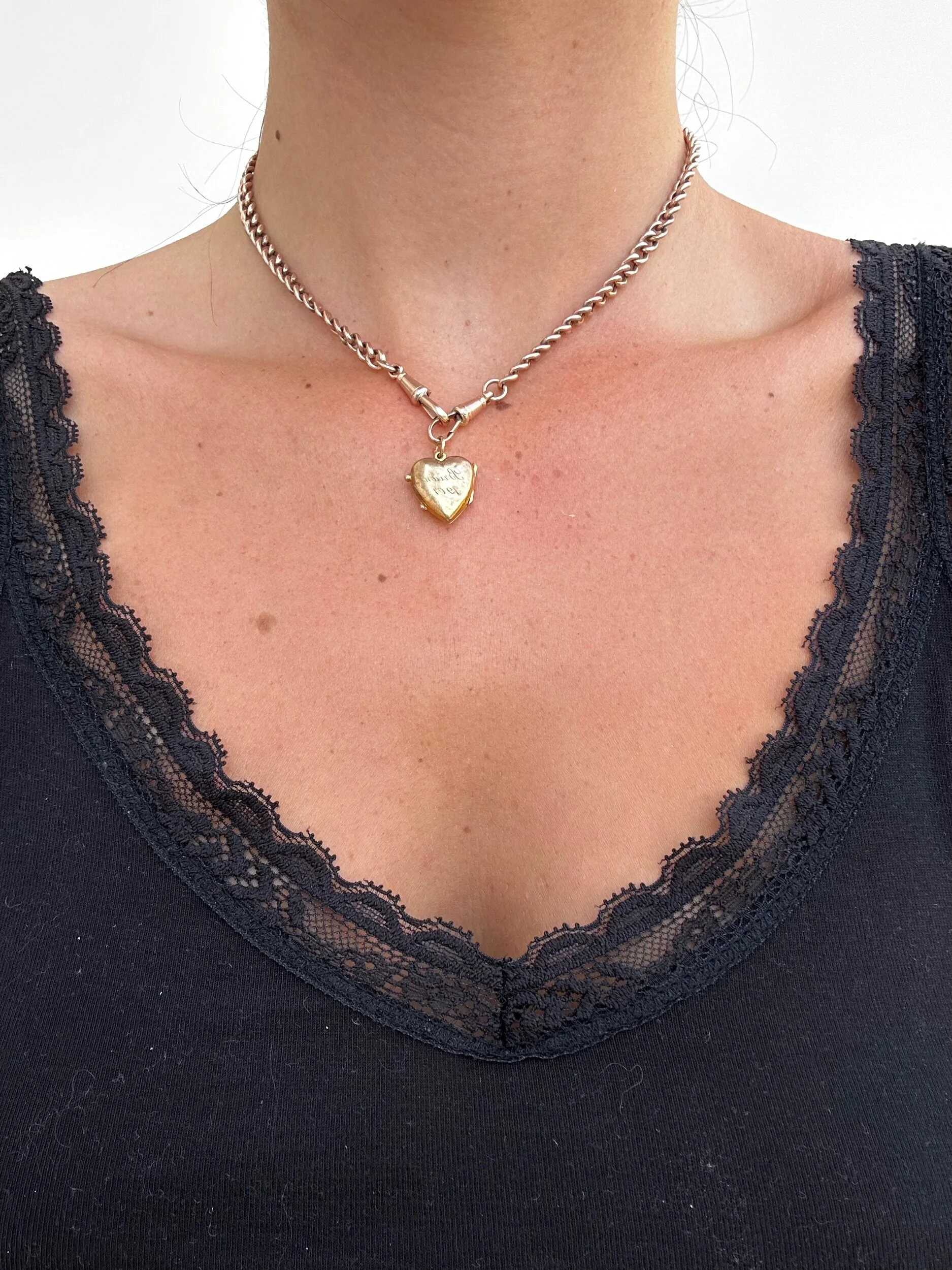 8A3DD921-75F5-4AEA-A8A2-DC584A99A74E