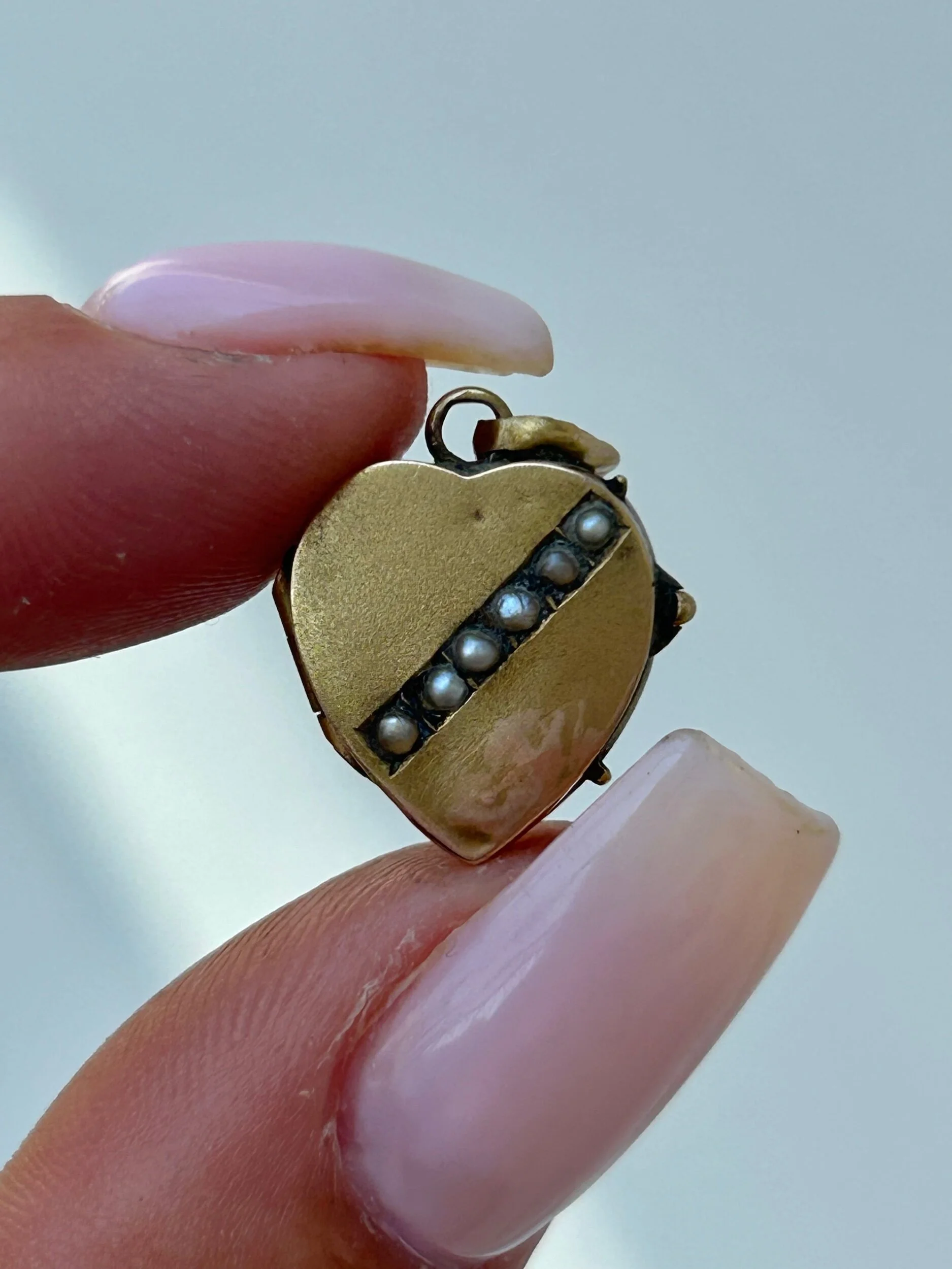 651606B6-8F4D-4A01-B15F-3C3478A3293A