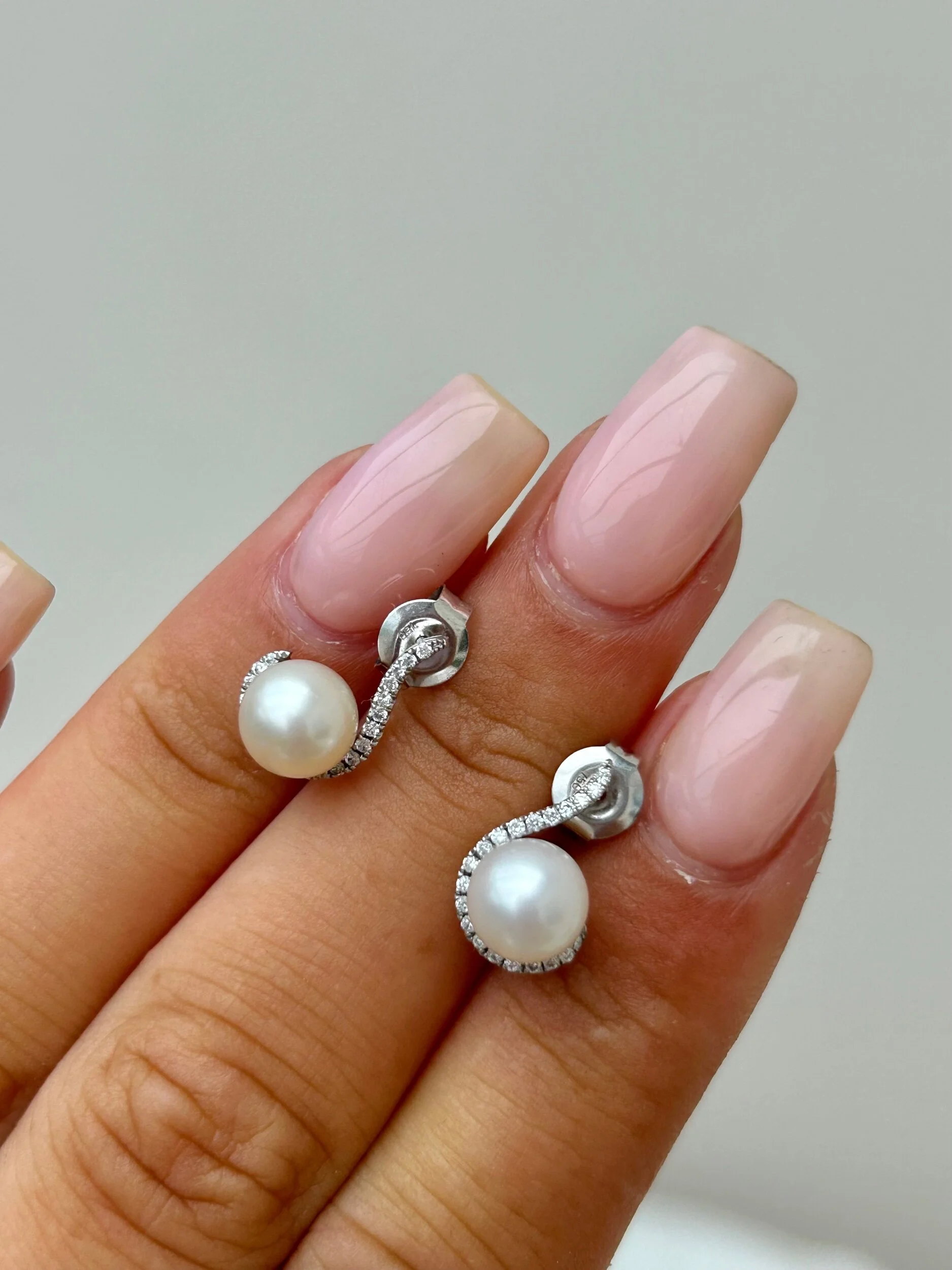 63BAA27B-10A4-4A4F-8DA0-04165A39A394