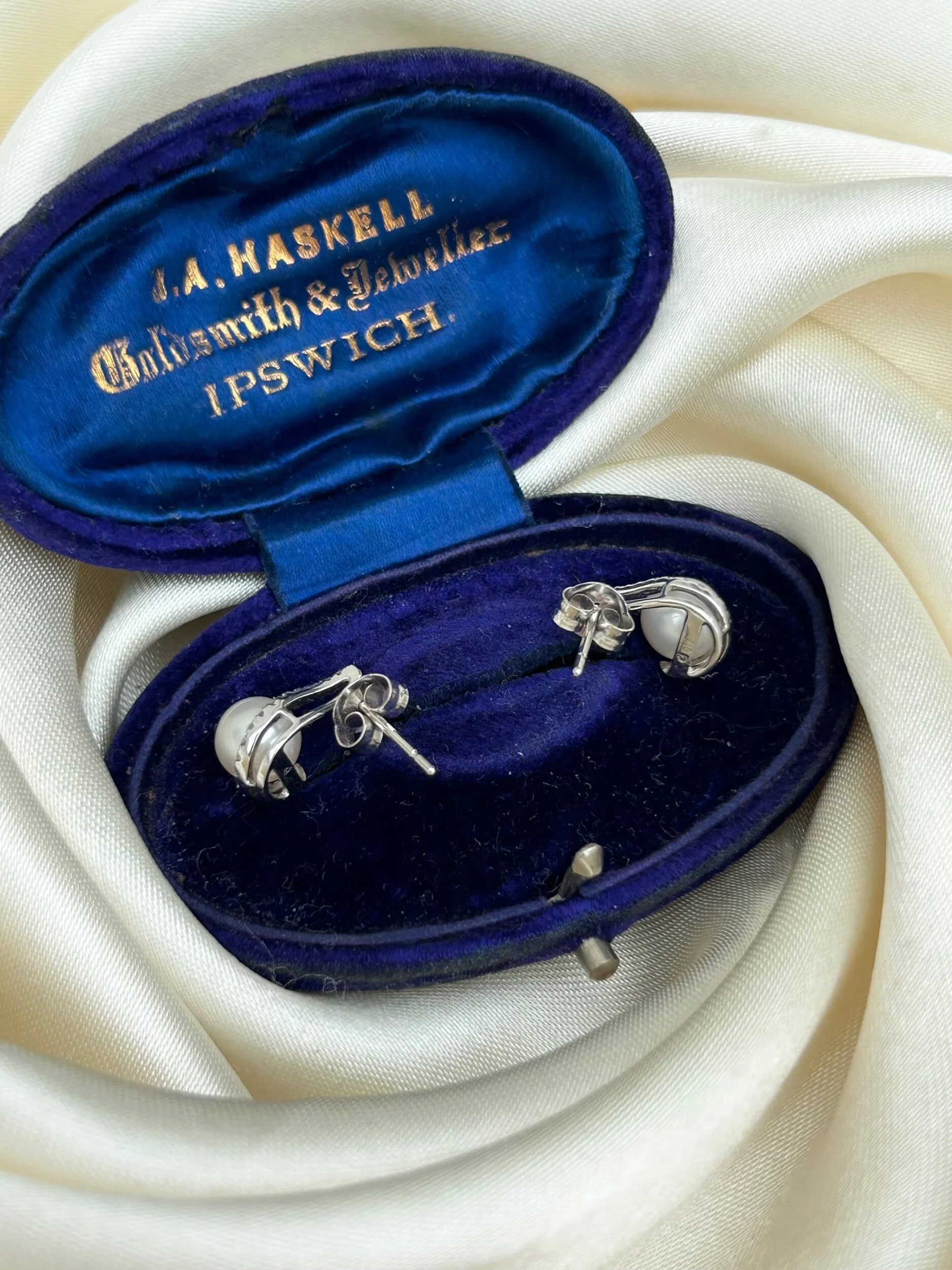 8115D229-2AF8-4920-BA76-0AFF98162D18