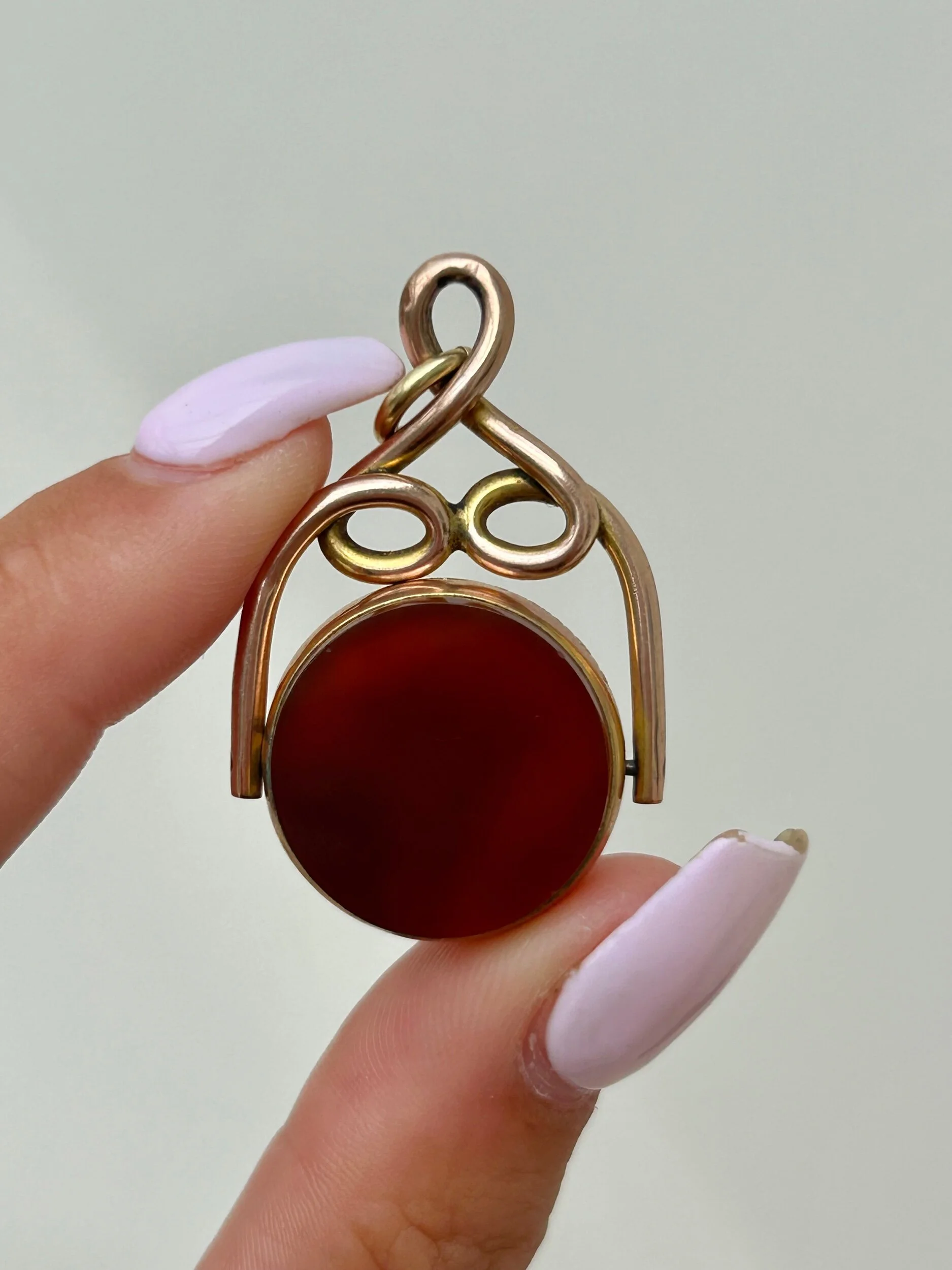 98898530-70FA-4662-A819-B90119801632