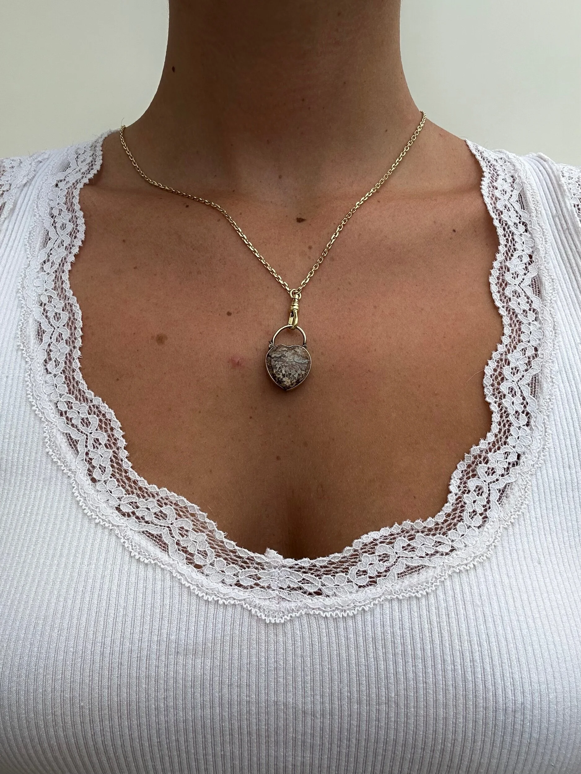 26324337-4942-4E28-8479-20EA1A766888