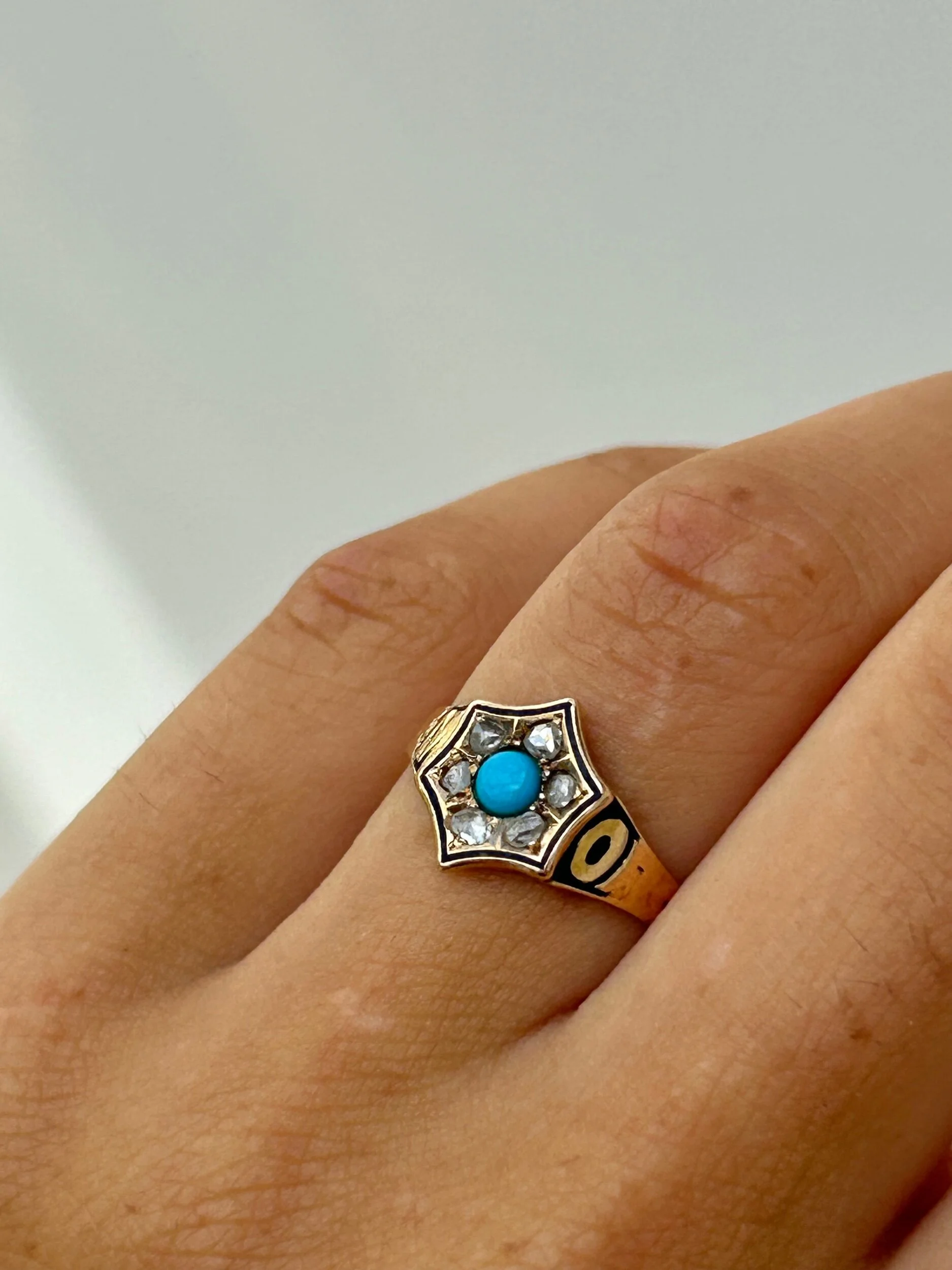 B64EF7DA-9E61-40BD-9EF7-854249EEB5B5