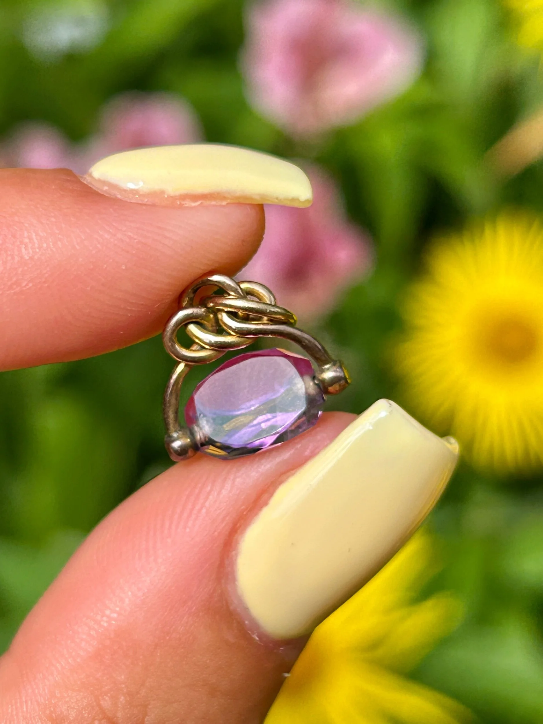 7165F4BF-E562-4D6B-8117-74D0751D7225