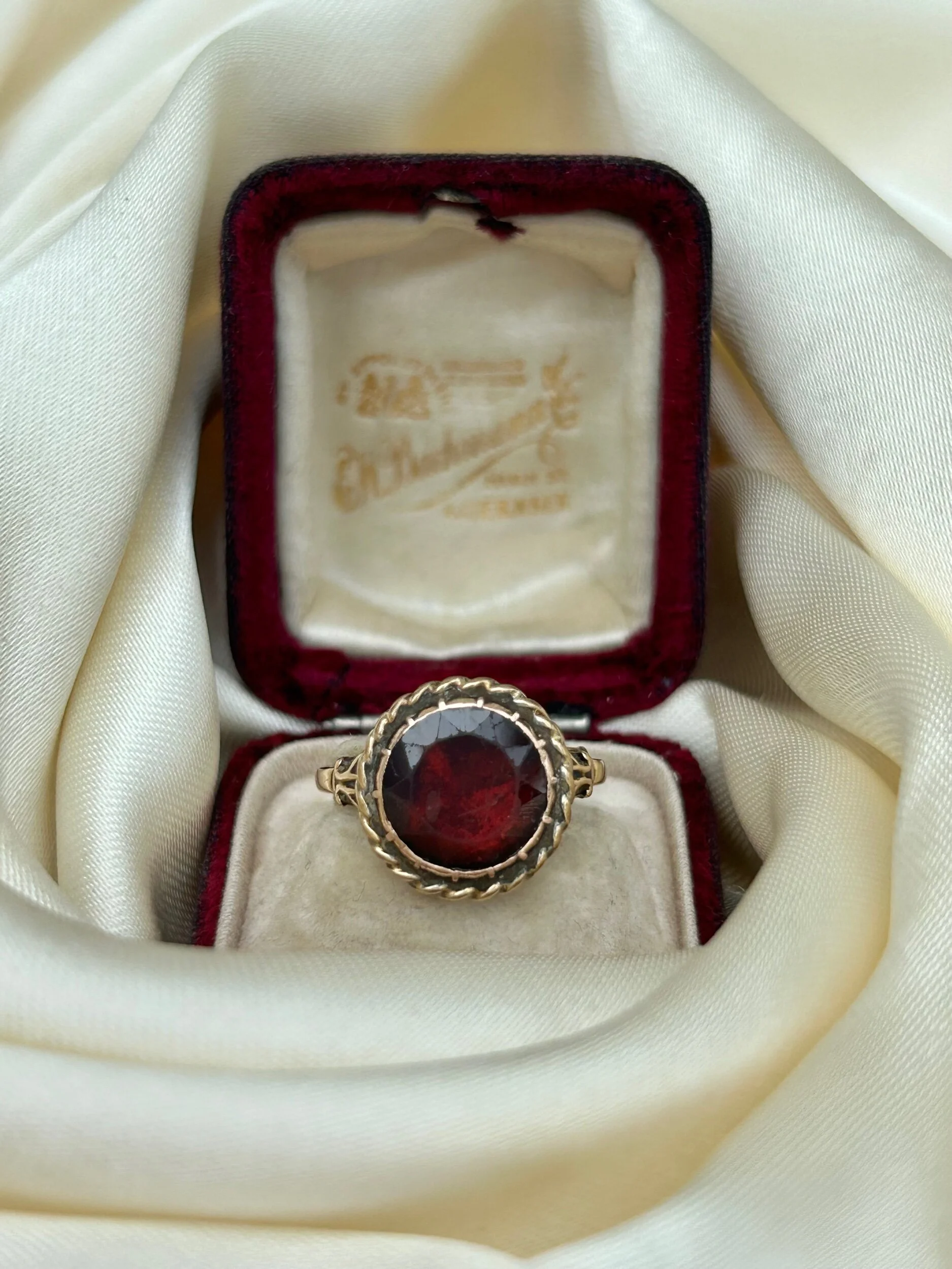 81B5DAF7-B3DD-4FC3-A2CD-693E0B298513