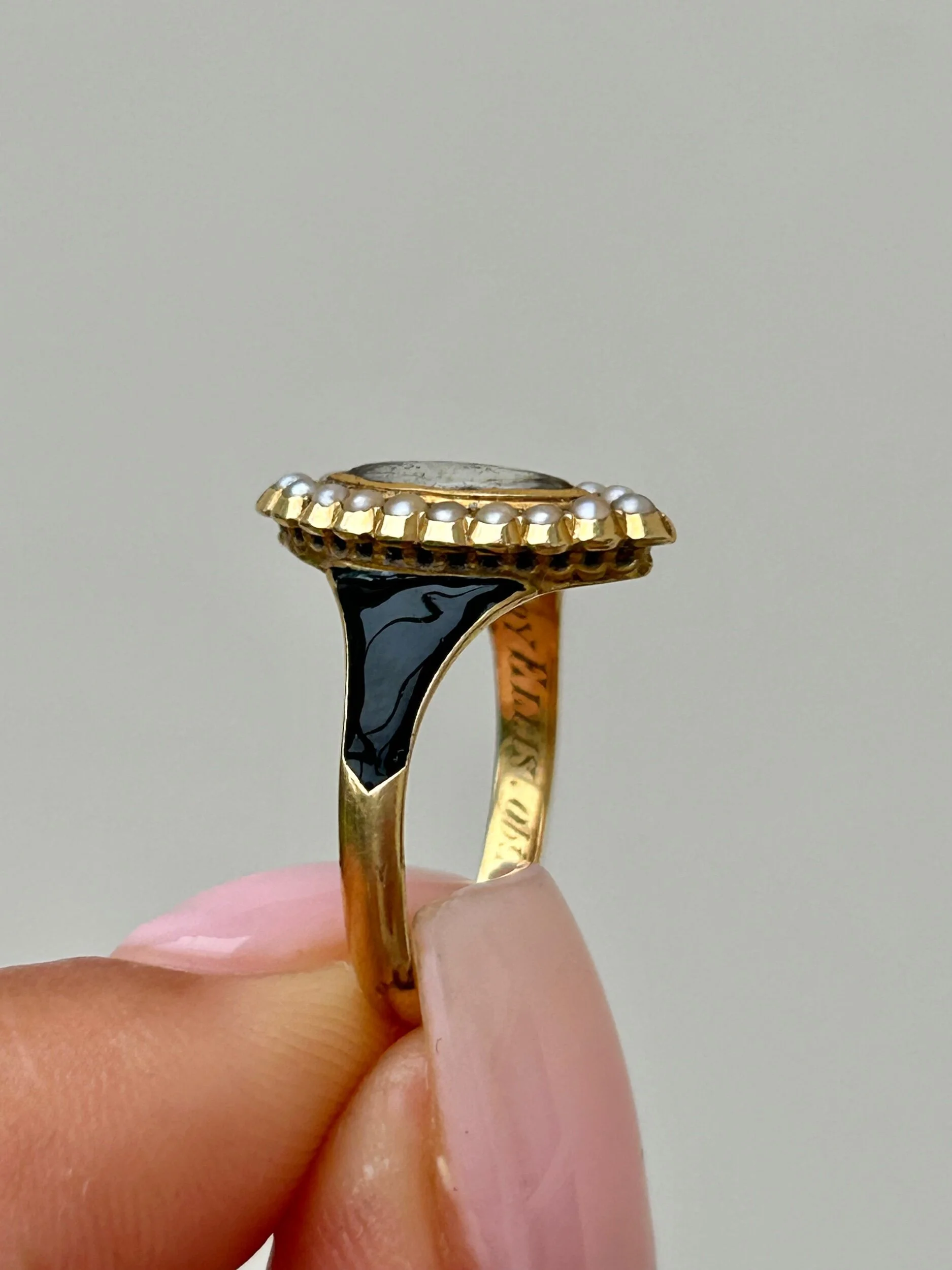 4EEB7E1D-240C-484B-B591-58A0545C09C1