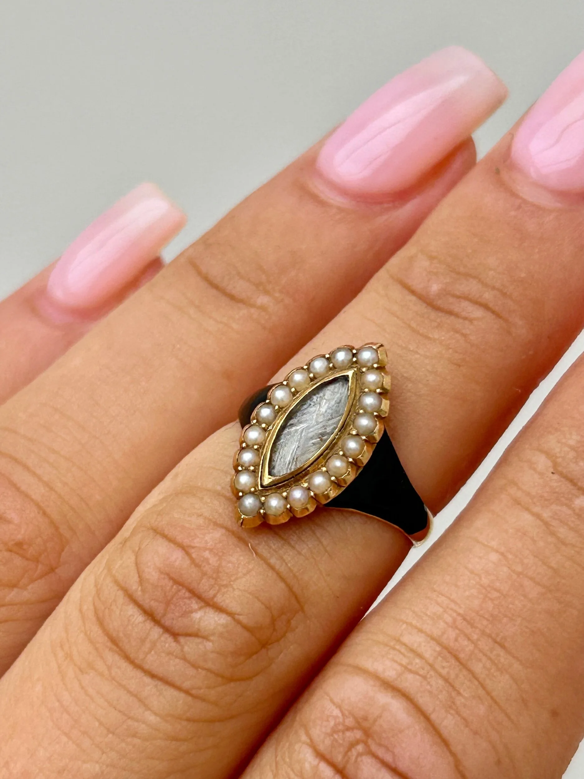 F9D307D9-94AA-4AA3-9DFC-6FD06F6CA702