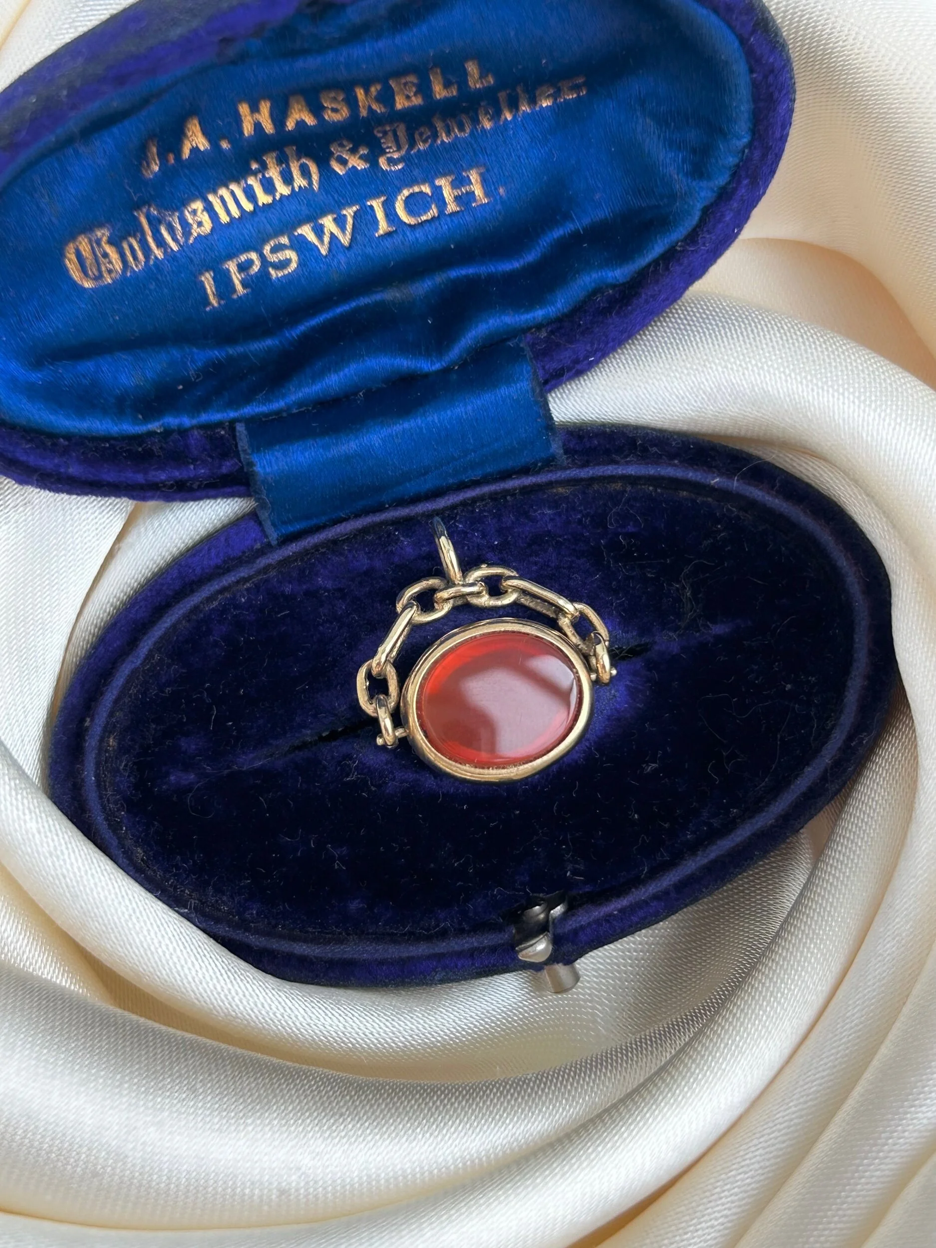 6A35B30F-14DD-4699-9BE0-63505000F8FD