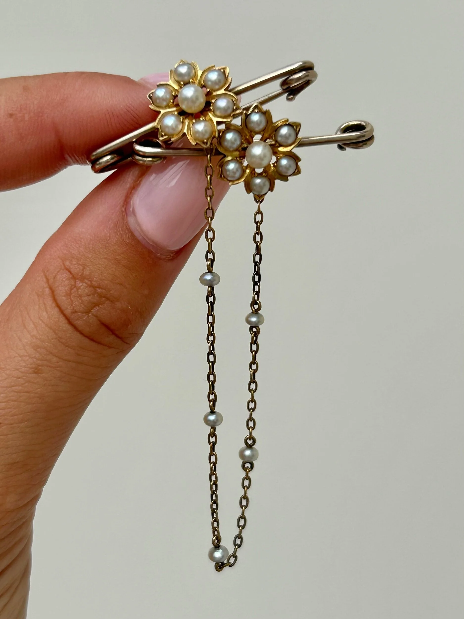 04EBB2F2-76F6-42C5-87F0-9AFF2608A481