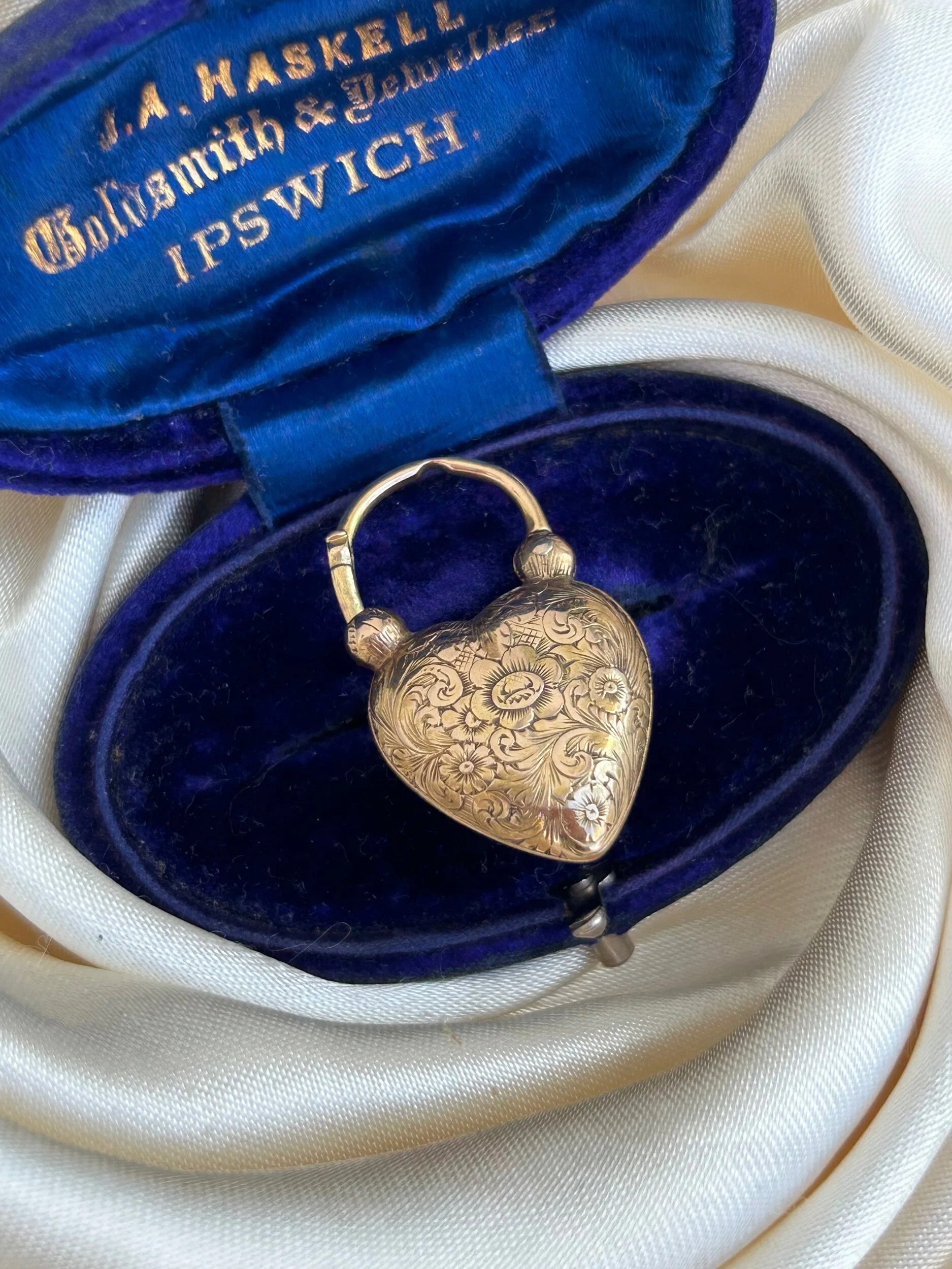 A1A14252-7DEC-44AB-81AE-014937816612