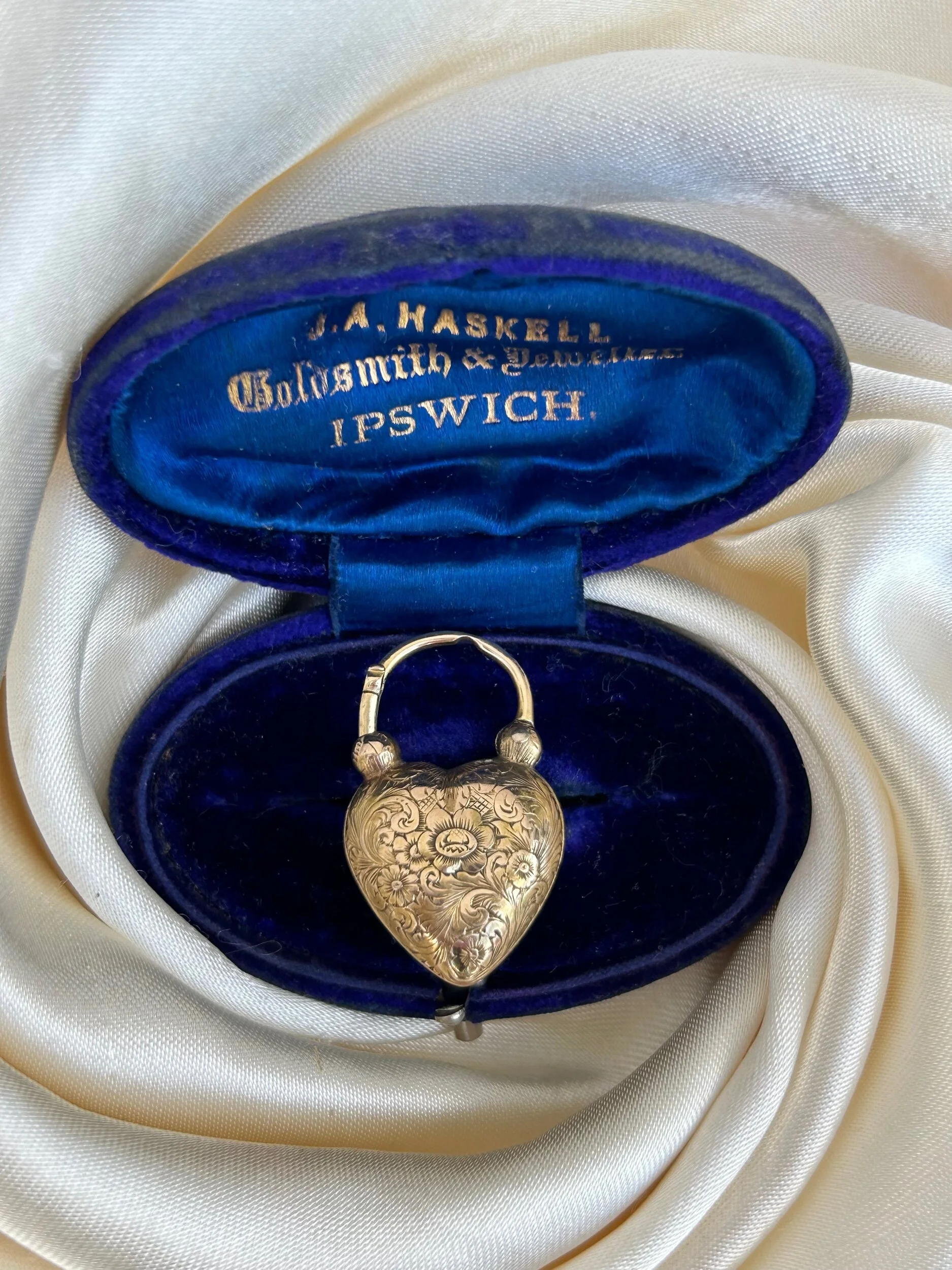 FF2EBF04-46F0-4731-9859-8E6FF4F642F7