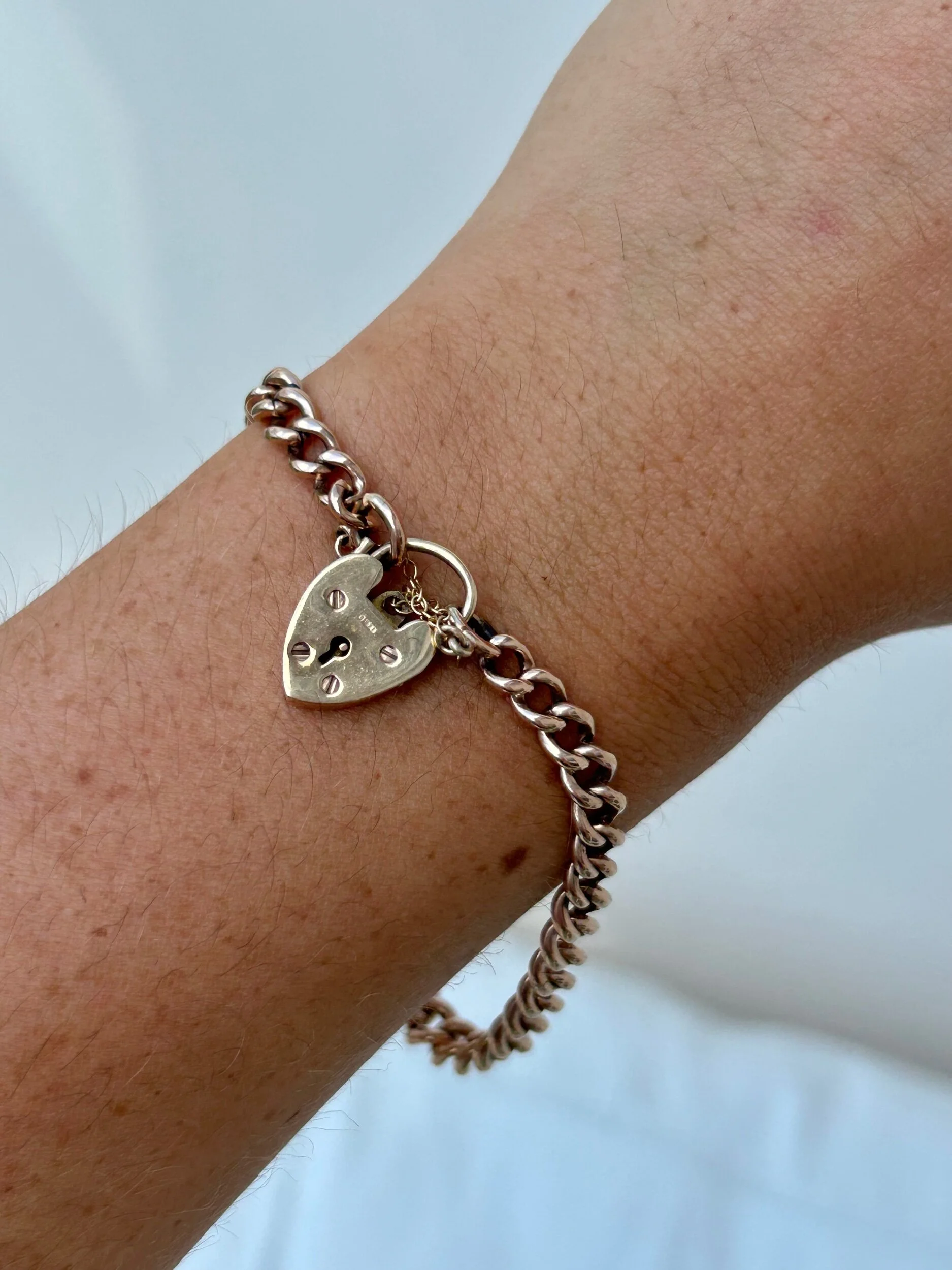 160D87F4-5764-465E-AB85-A0CAC3F278B1