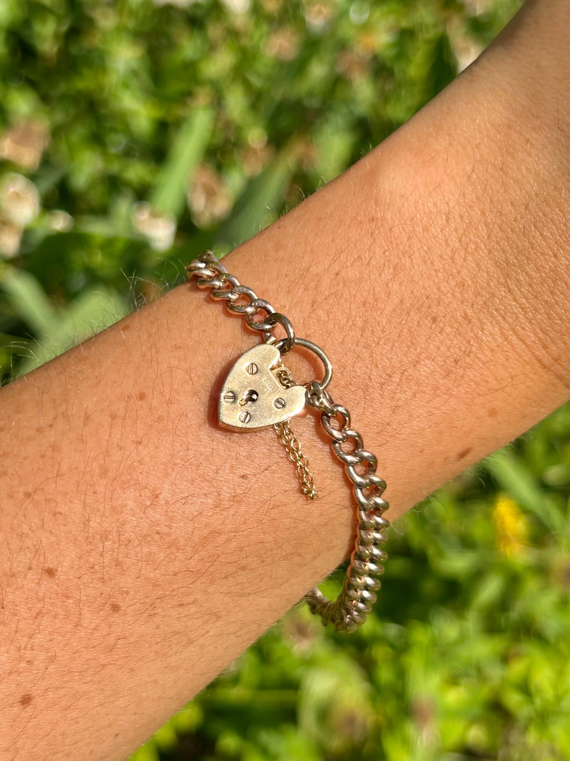 873EE372-A351-4F45-AF52-F84B4B76E48E