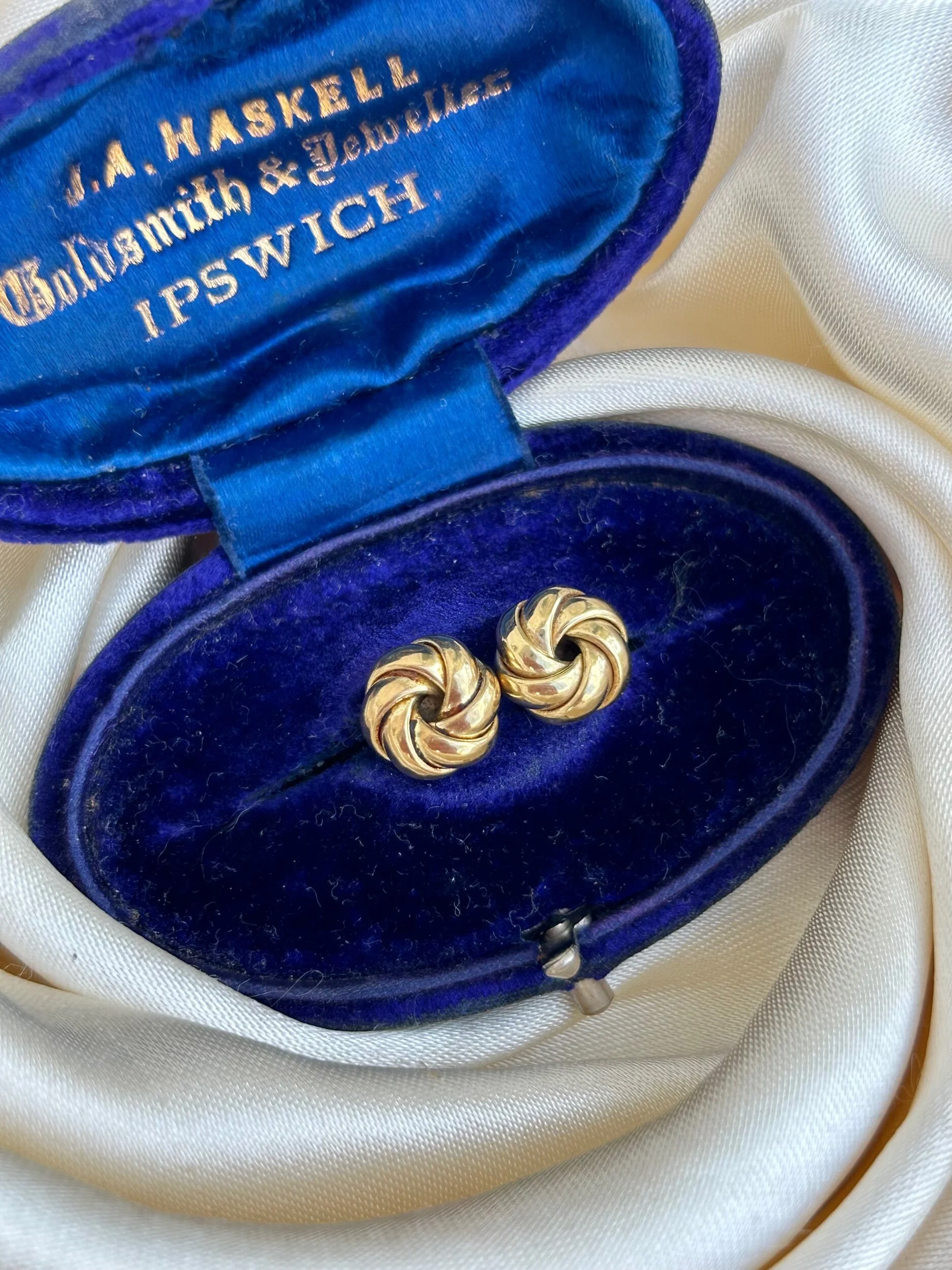 F58D8E12-5083-4039-AFC8-940EED3C7956