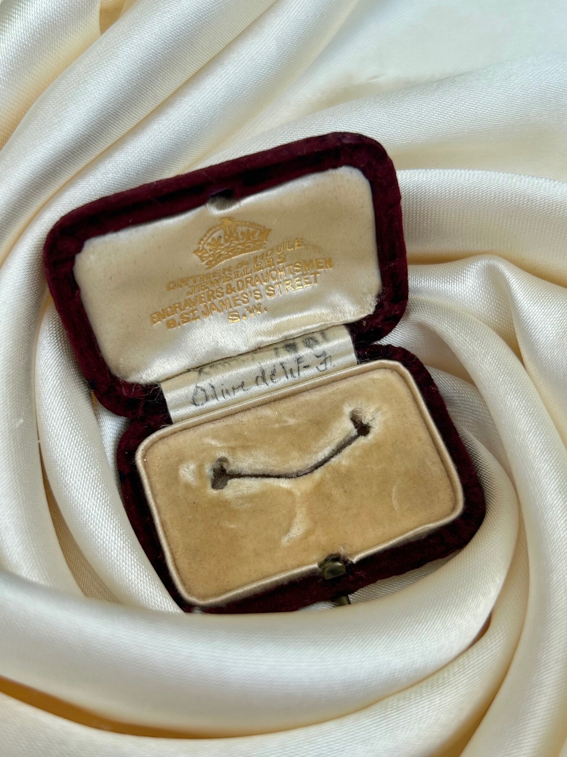 07DF05BD-0BD0-40E1-9B4C-D3A8DABC6E4C