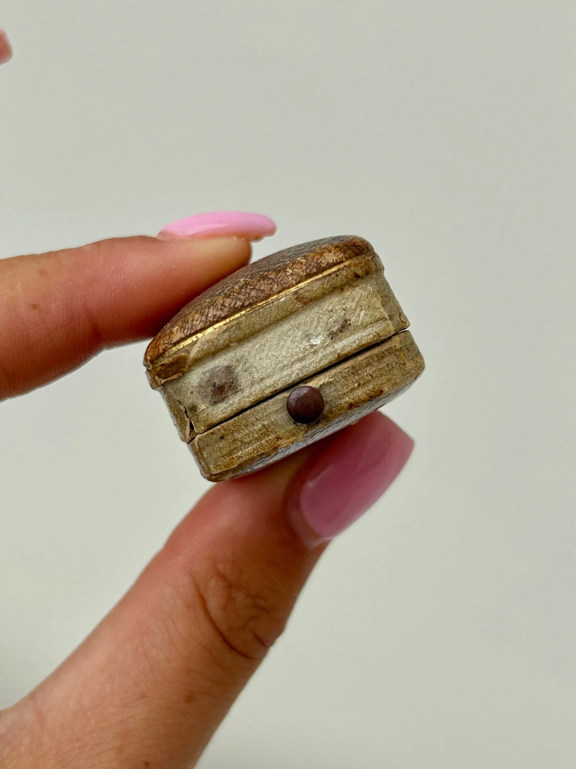 7153F98E-C354-436B-B5DC-A834459627CA