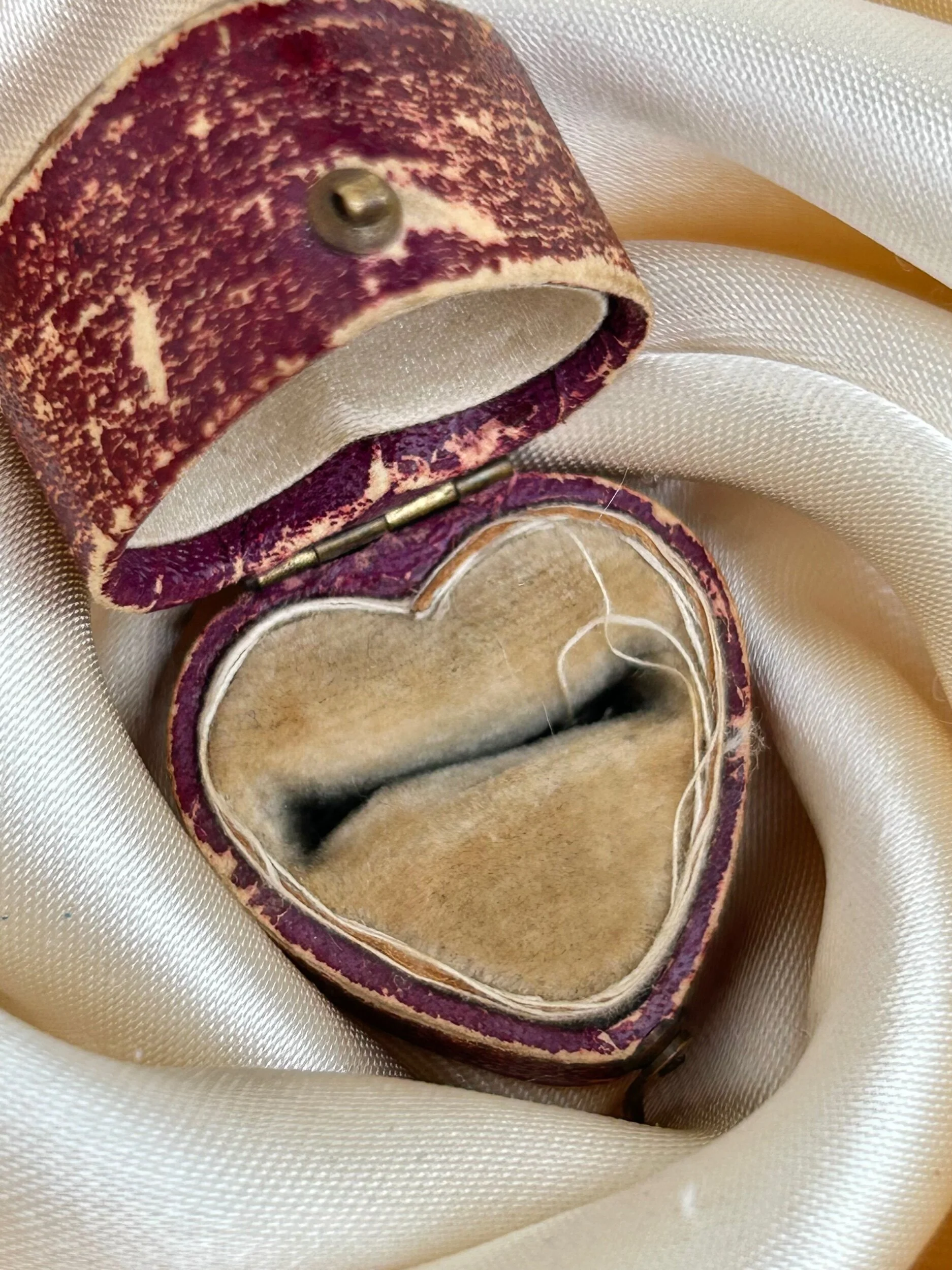 AEA5BD41-3C19-4AD5-92D2-15E201D8920C