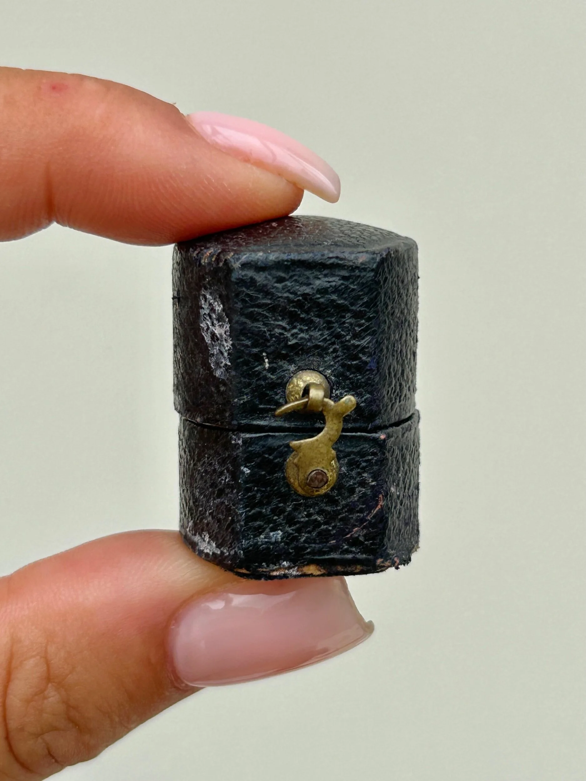 D8D79C22-9A34-4A06-B293-C6E68097E303