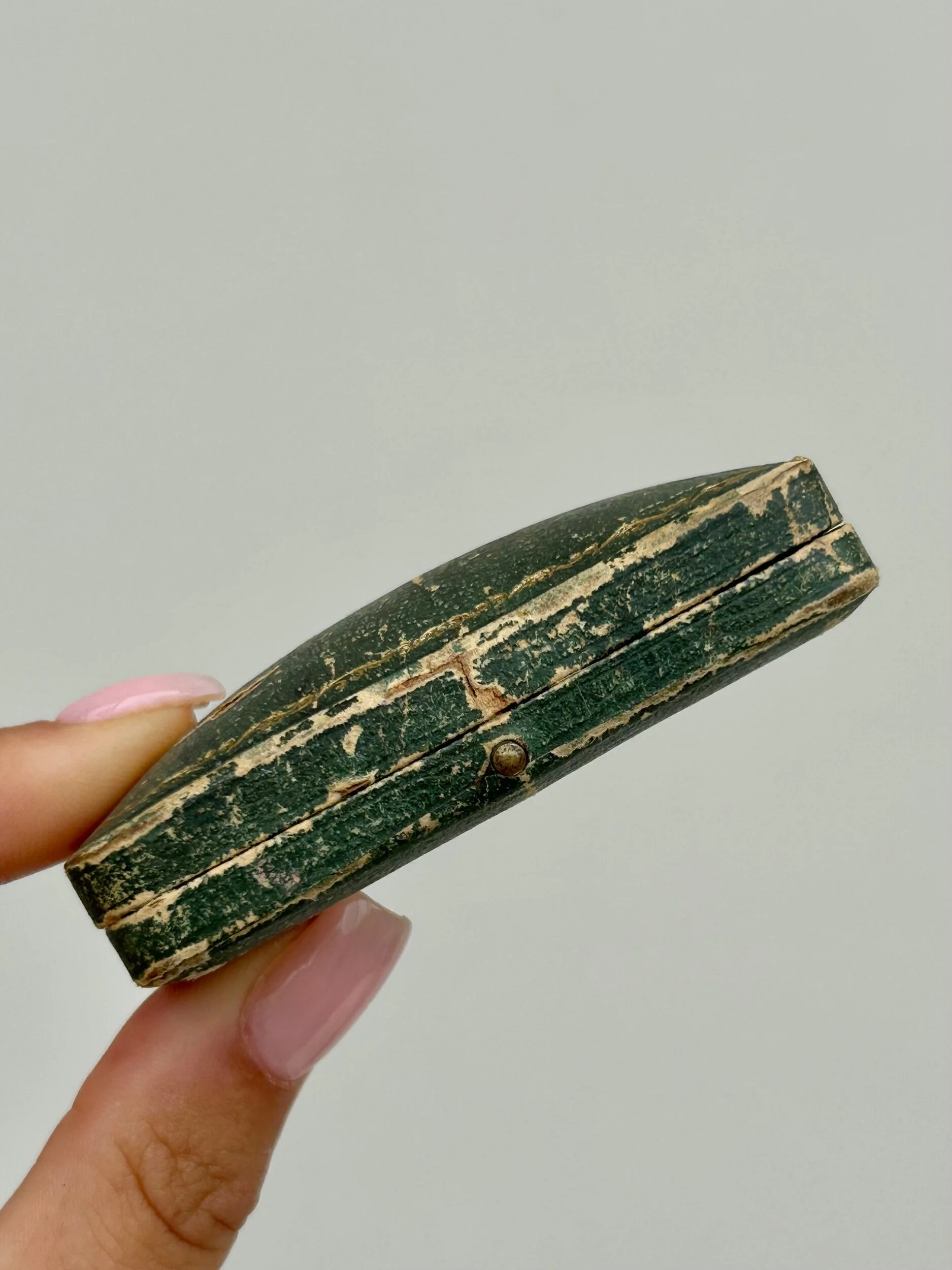 FD5DC9A8-F69C-414F-952D-3AF537994BAB