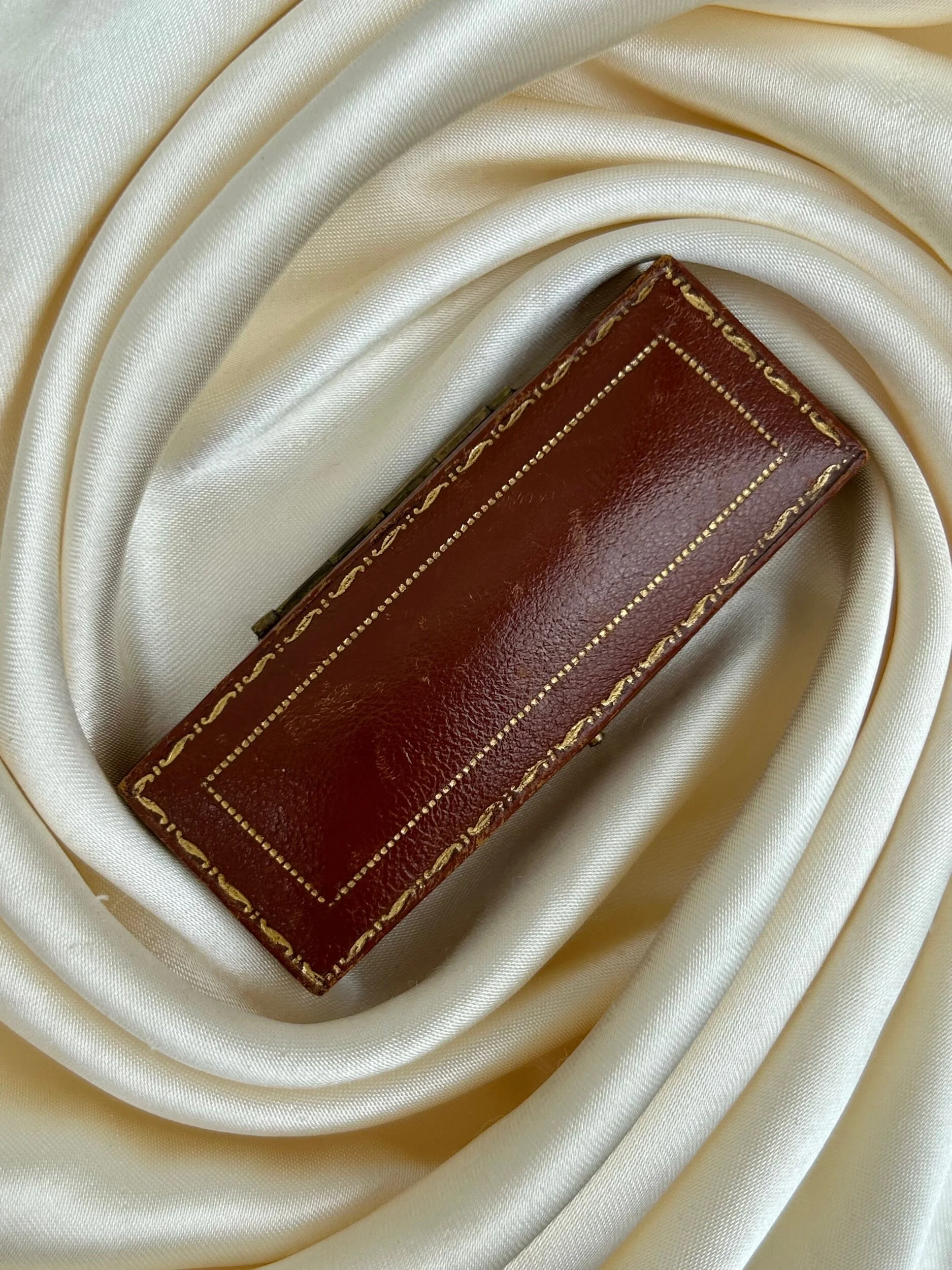 4C61E158-AAD1-4A3C-9B40-1B38AE36E349