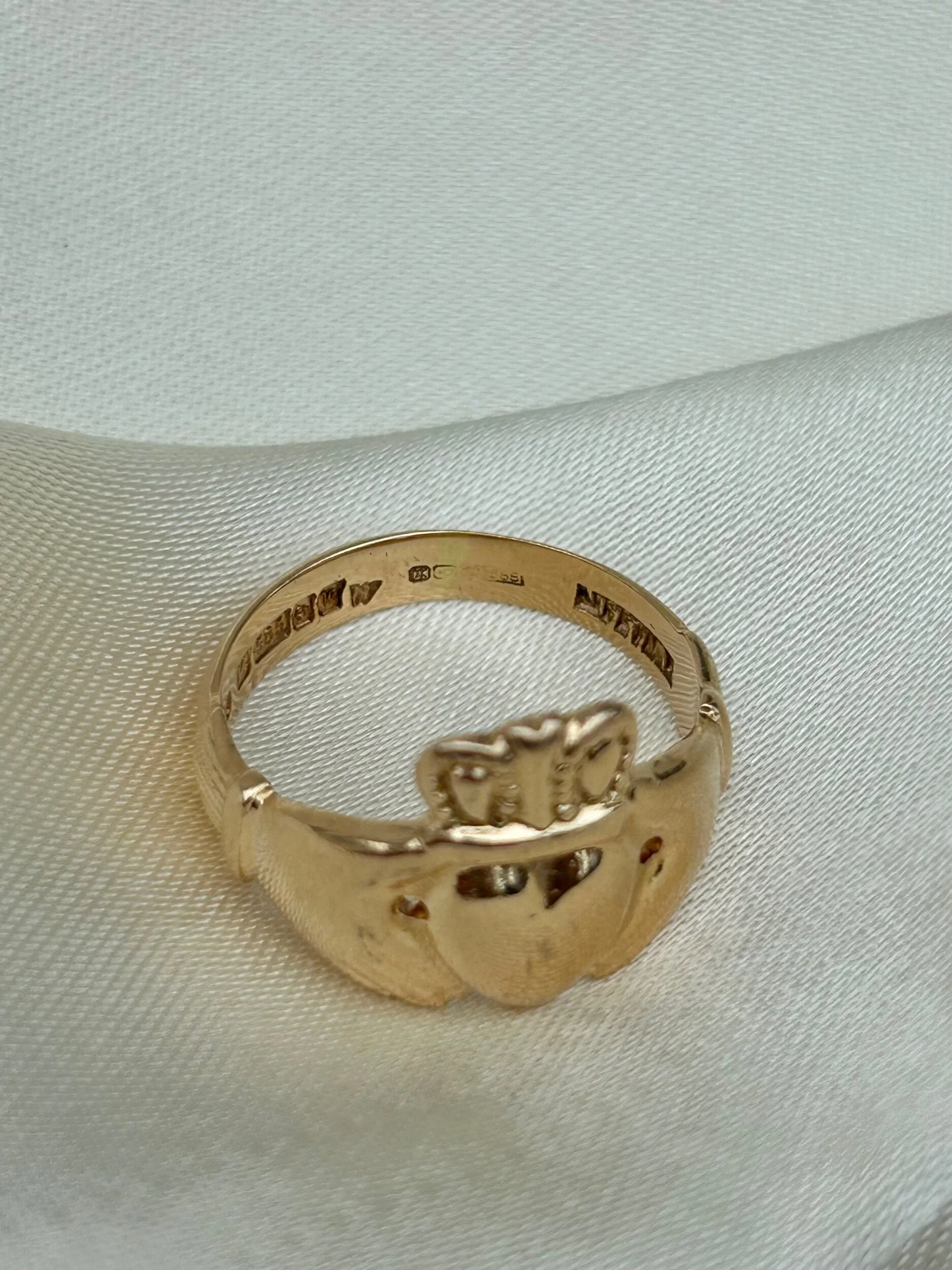 057DCC30-CF3E-4F72-806D-4AF060CE58BC