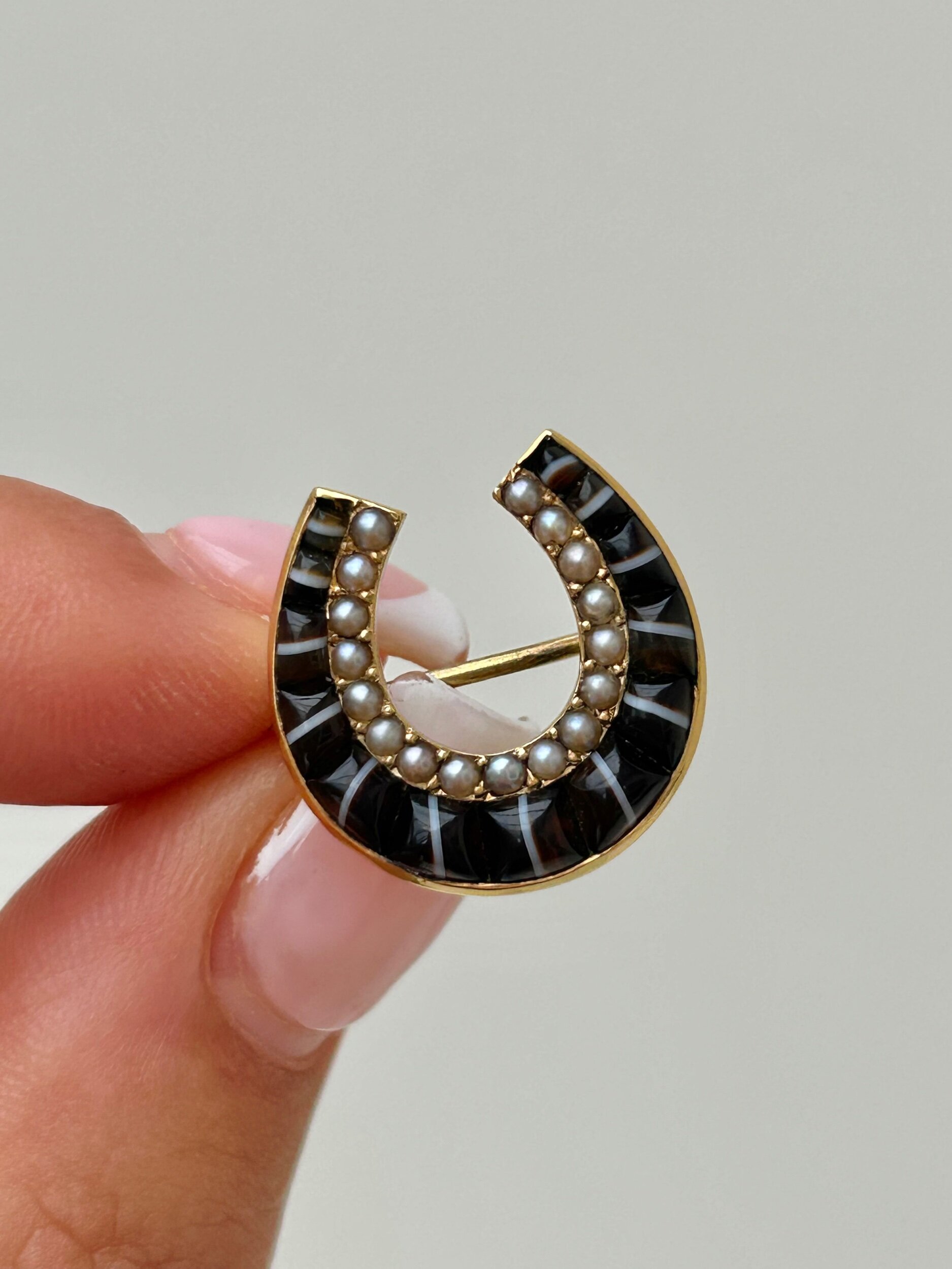 6ABE60F5-72C1-4AE2-8E9D-9A91B6AD220D