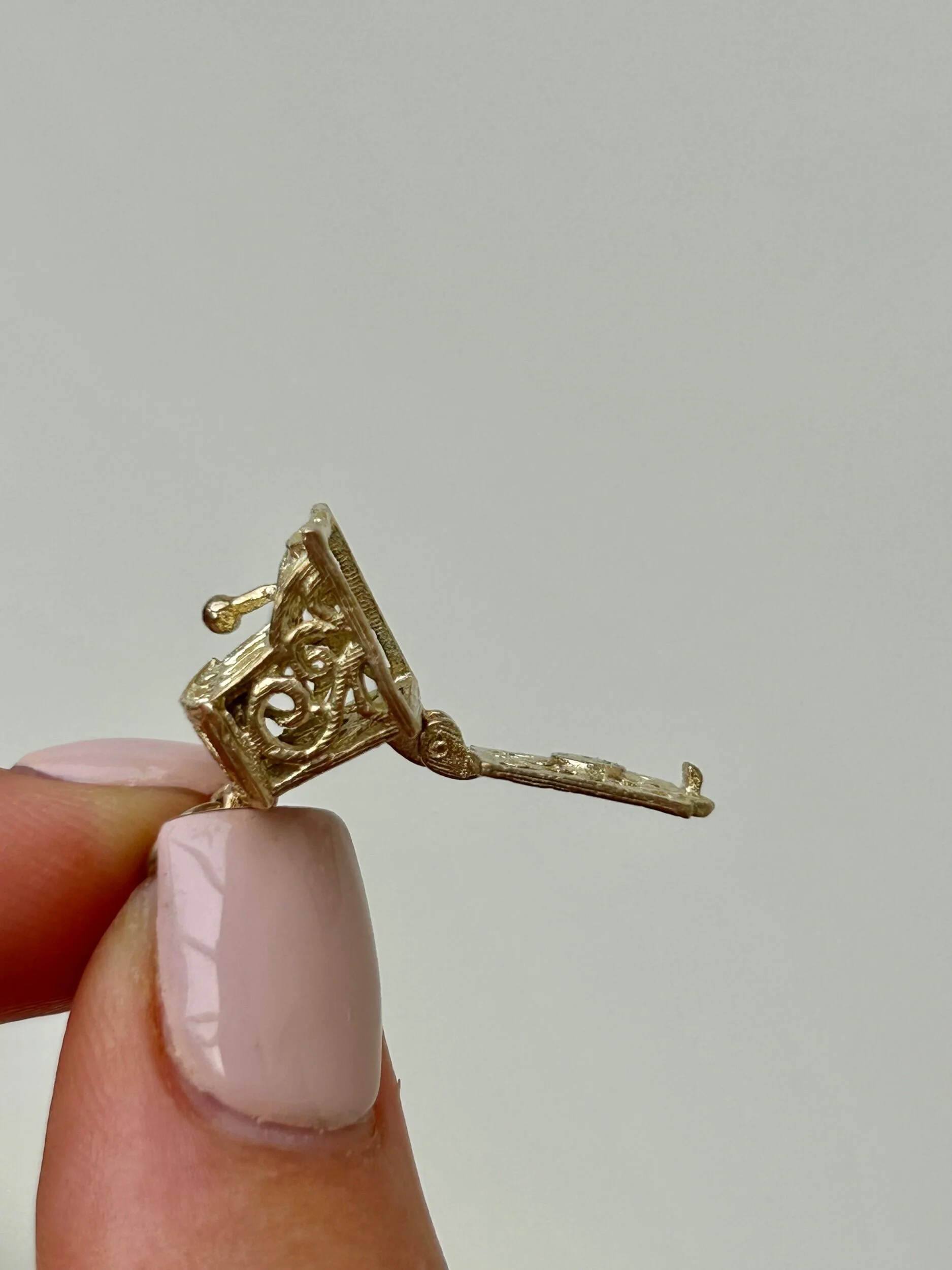 5BE0E81D-32EA-4169-879D-1661CBE96079