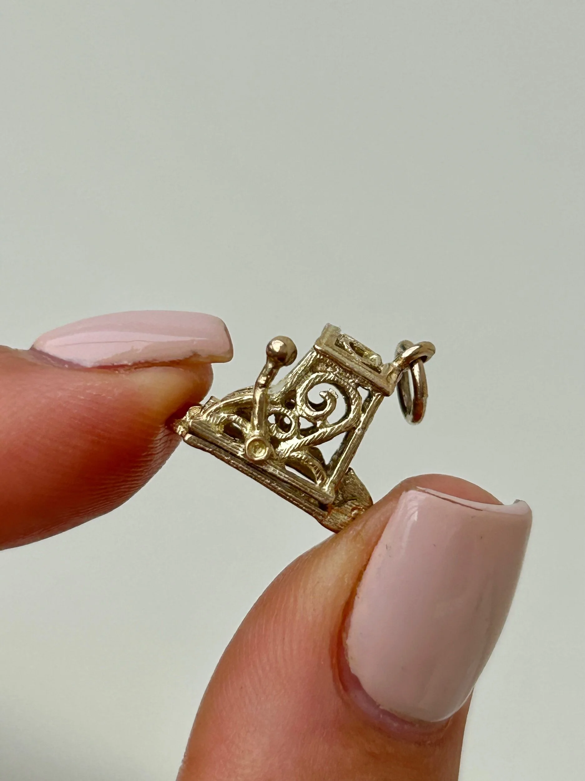 F96ED3F6-D440-46C4-8288-656CF6E653F4