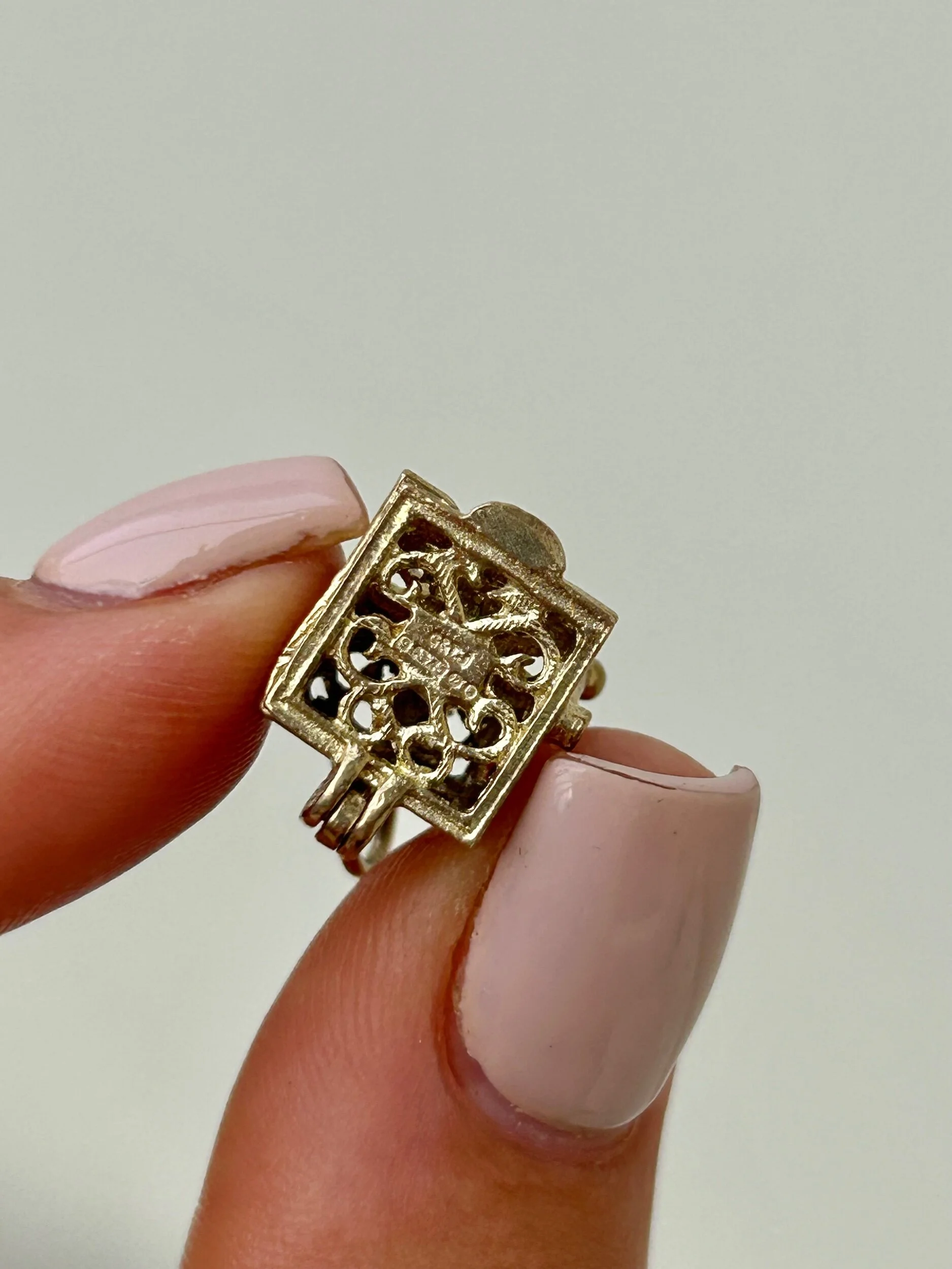 7EE791A6-F727-4AF5-9C43-FA40D2B33C98