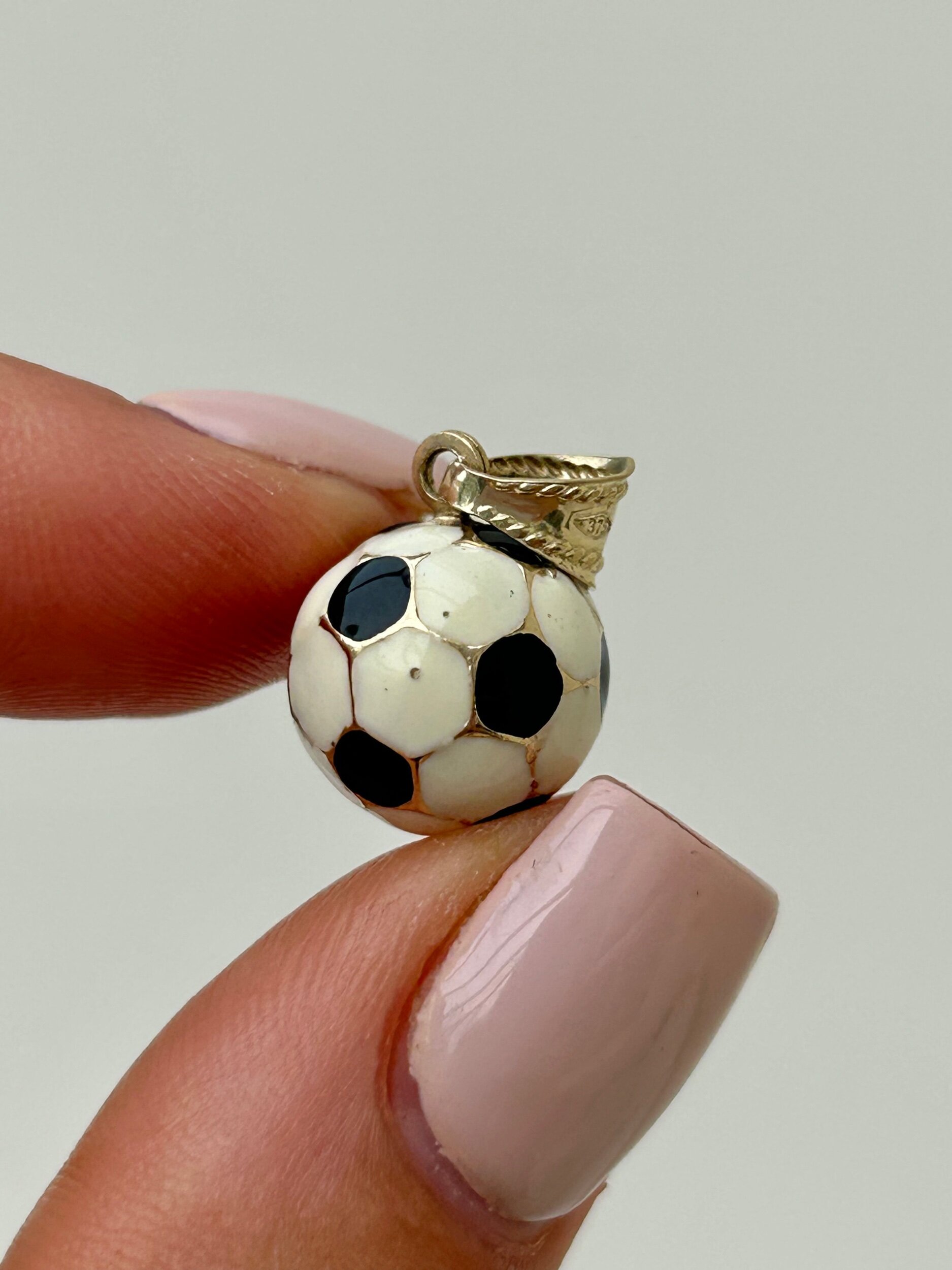 29B9AA4B-B4F4-4721-BAD2-9E6F094DC6FE