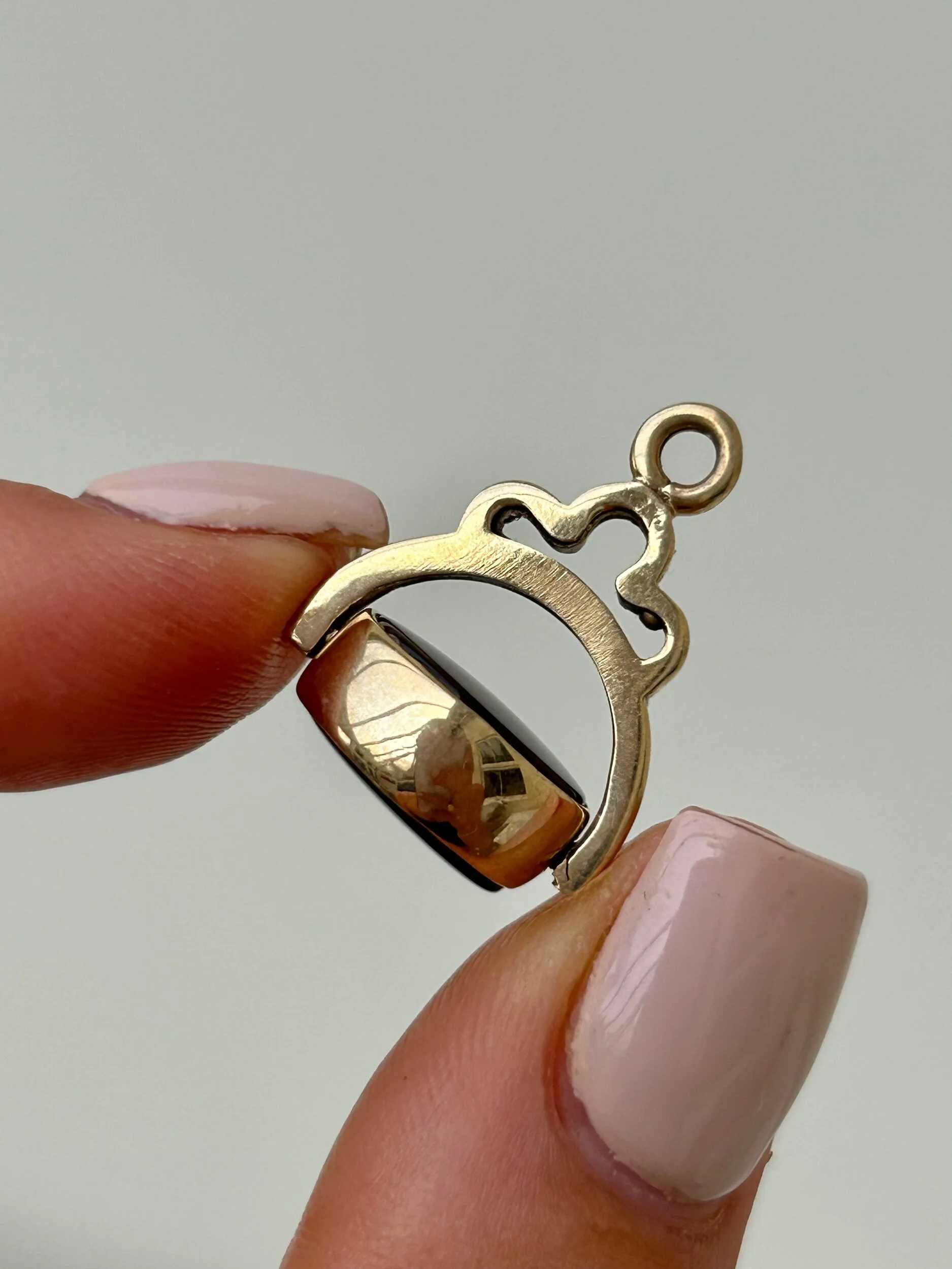 FC7C55EF-8538-430B-8765-CF5BCF49775B