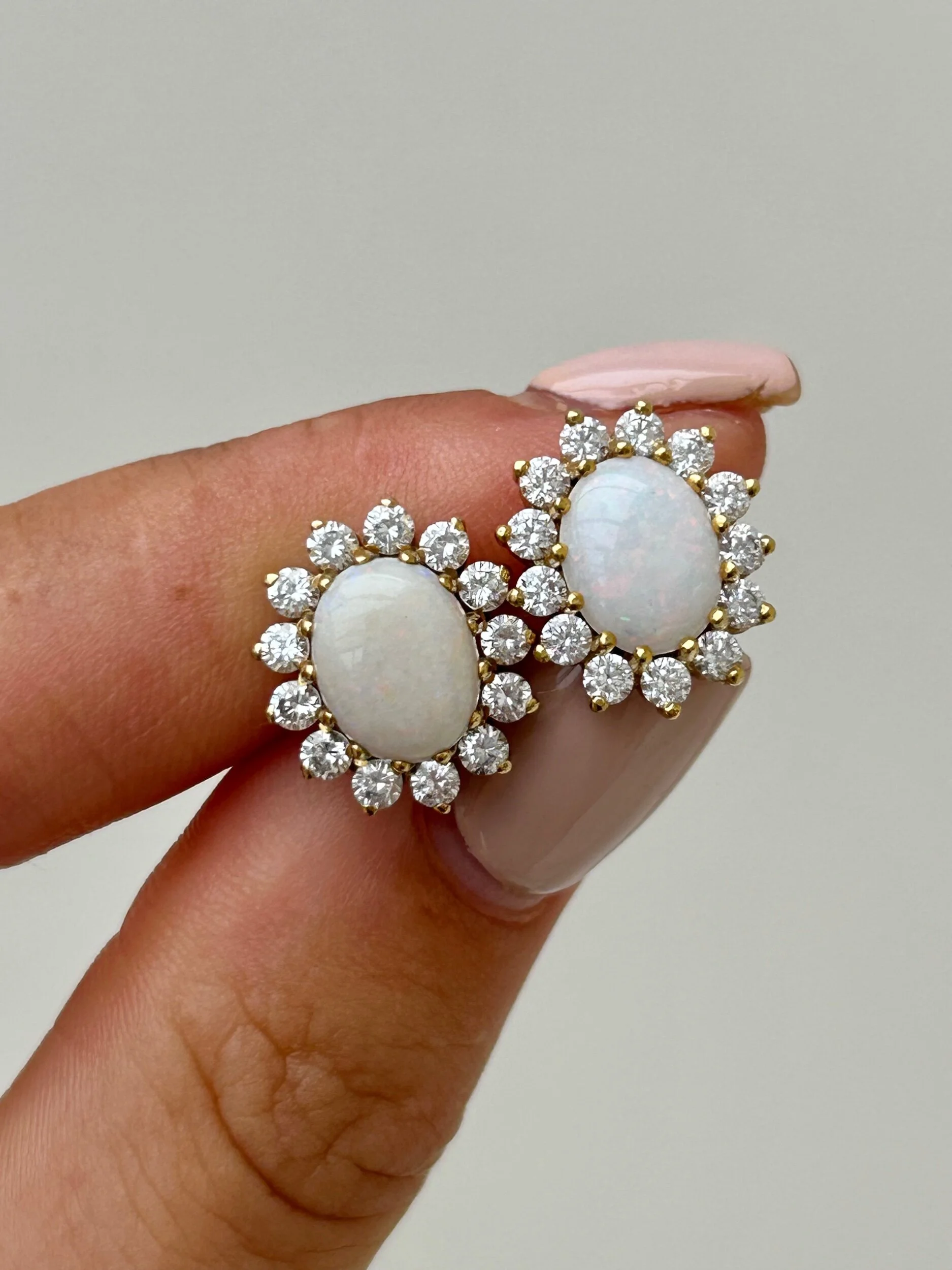 3E2712FD-8E7F-4609-8B37-3C961D3B3A34